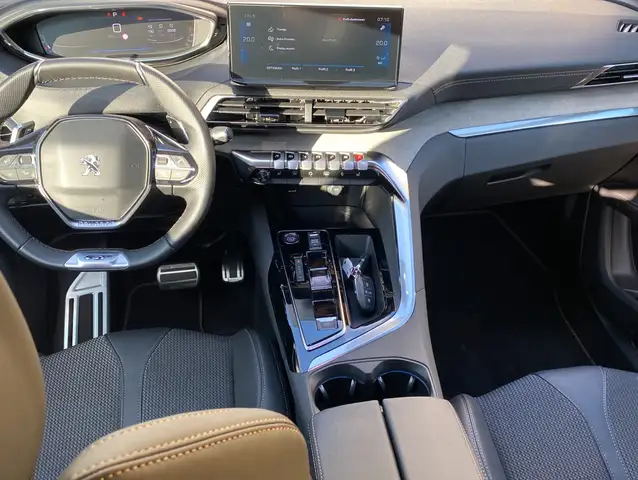 Peugeot 5008 view 3
