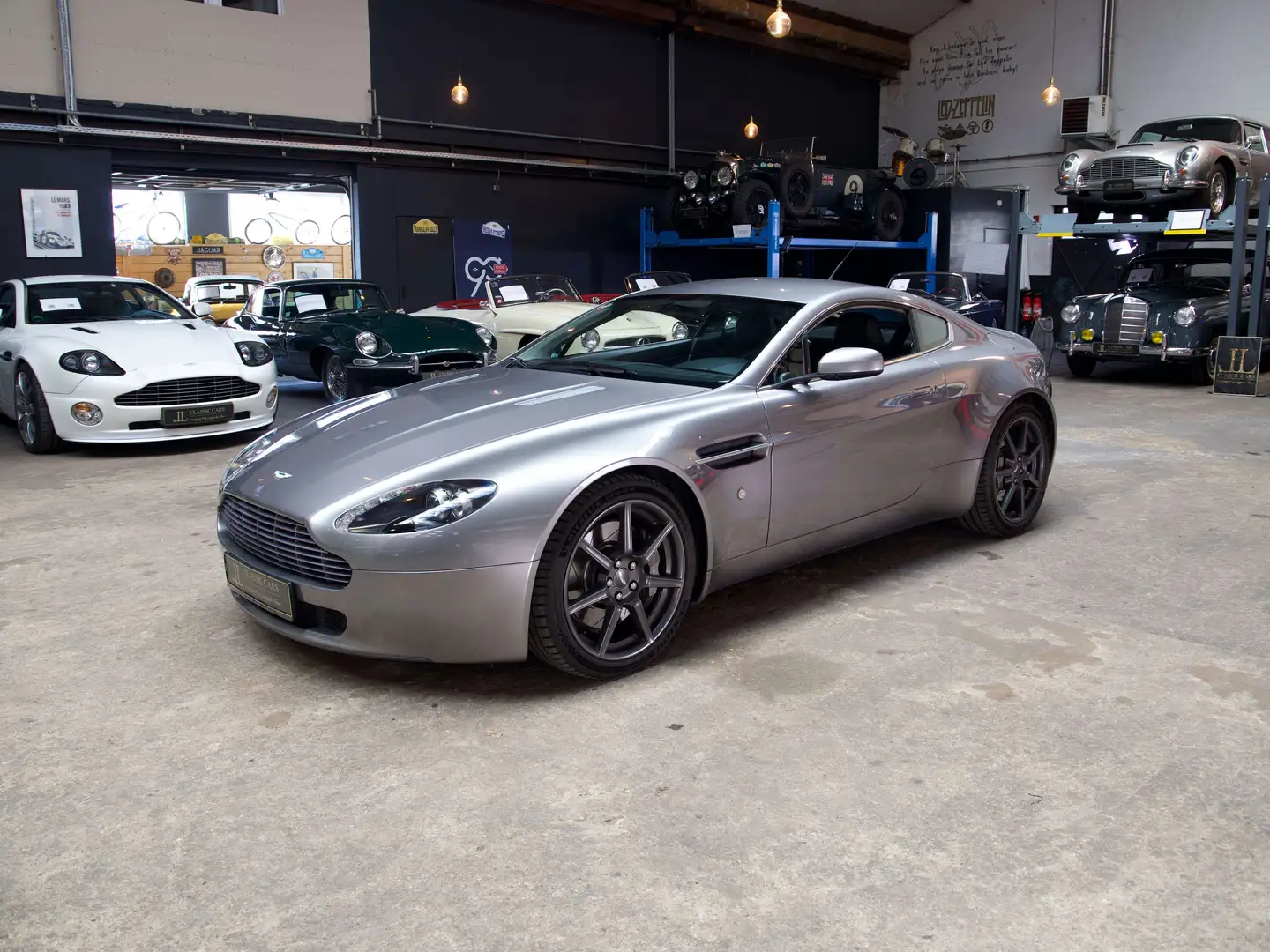 Aston Martin V8 V8 Vantage Argent - 1