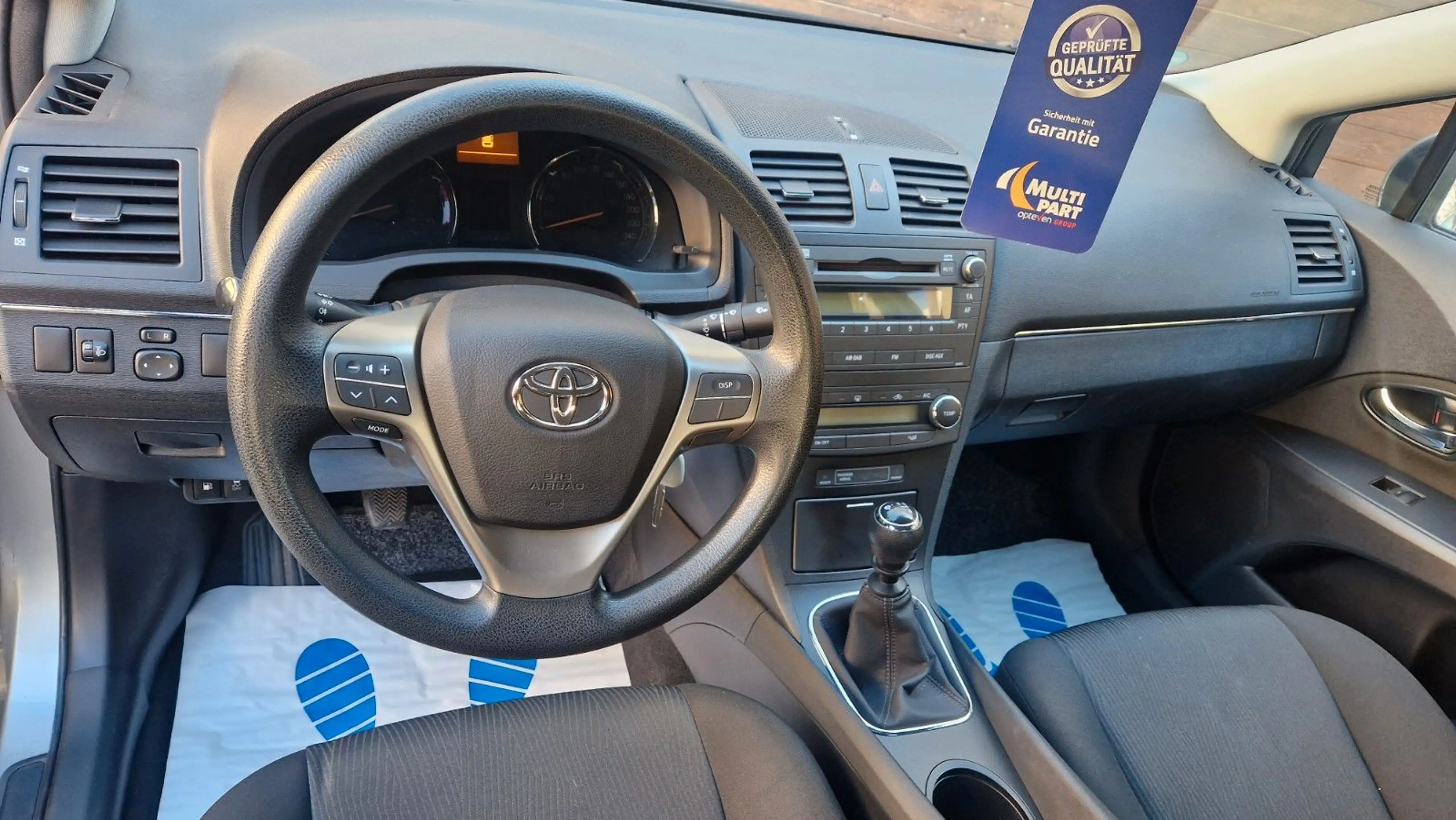Toyota Avensis — photo 14