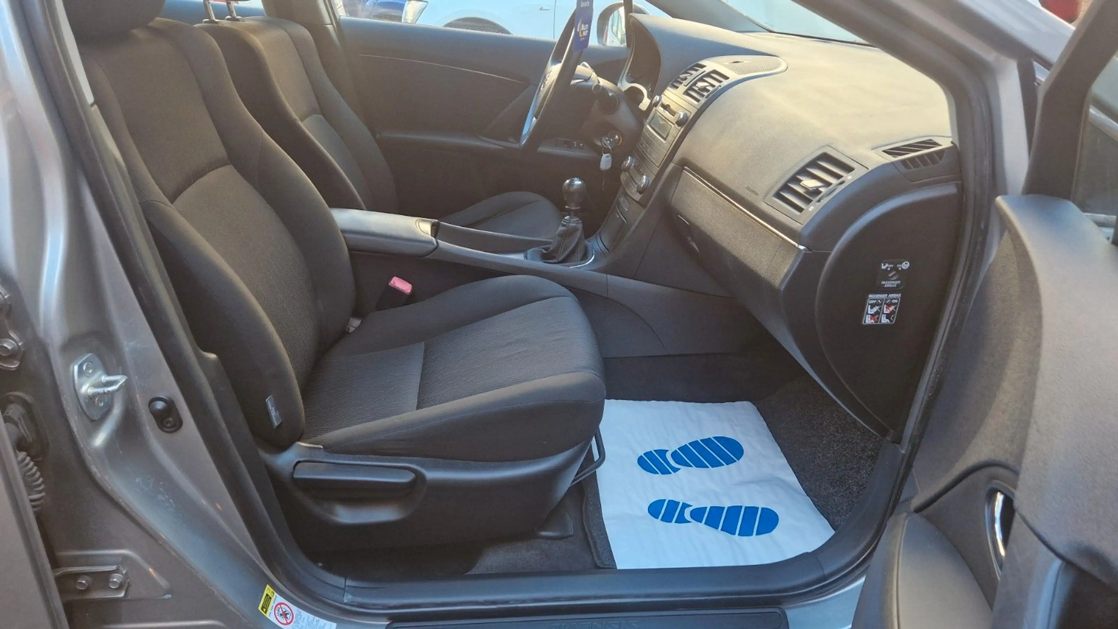 Toyota Avensis — photo 10