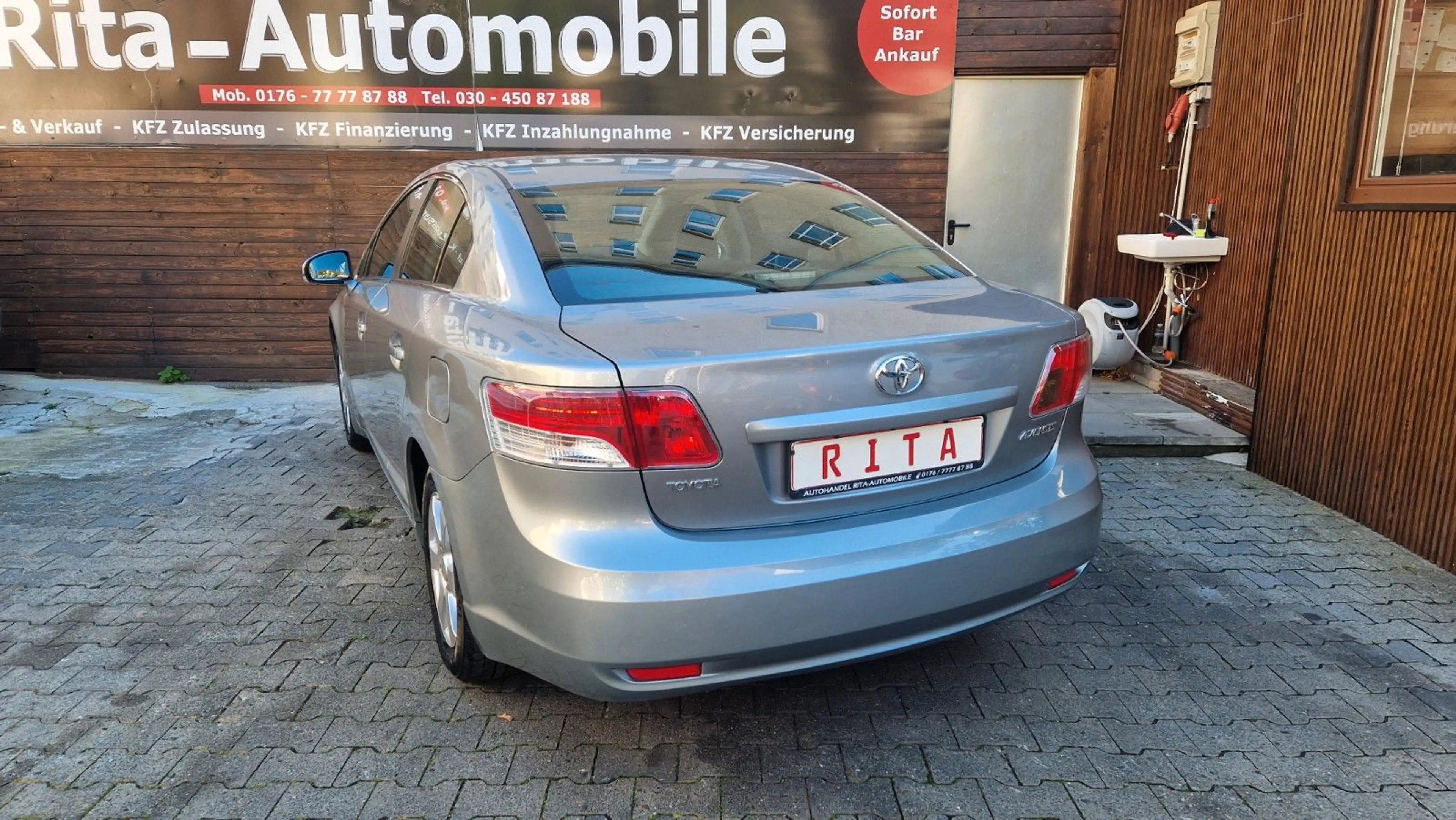 Toyota Avensis — photo 6