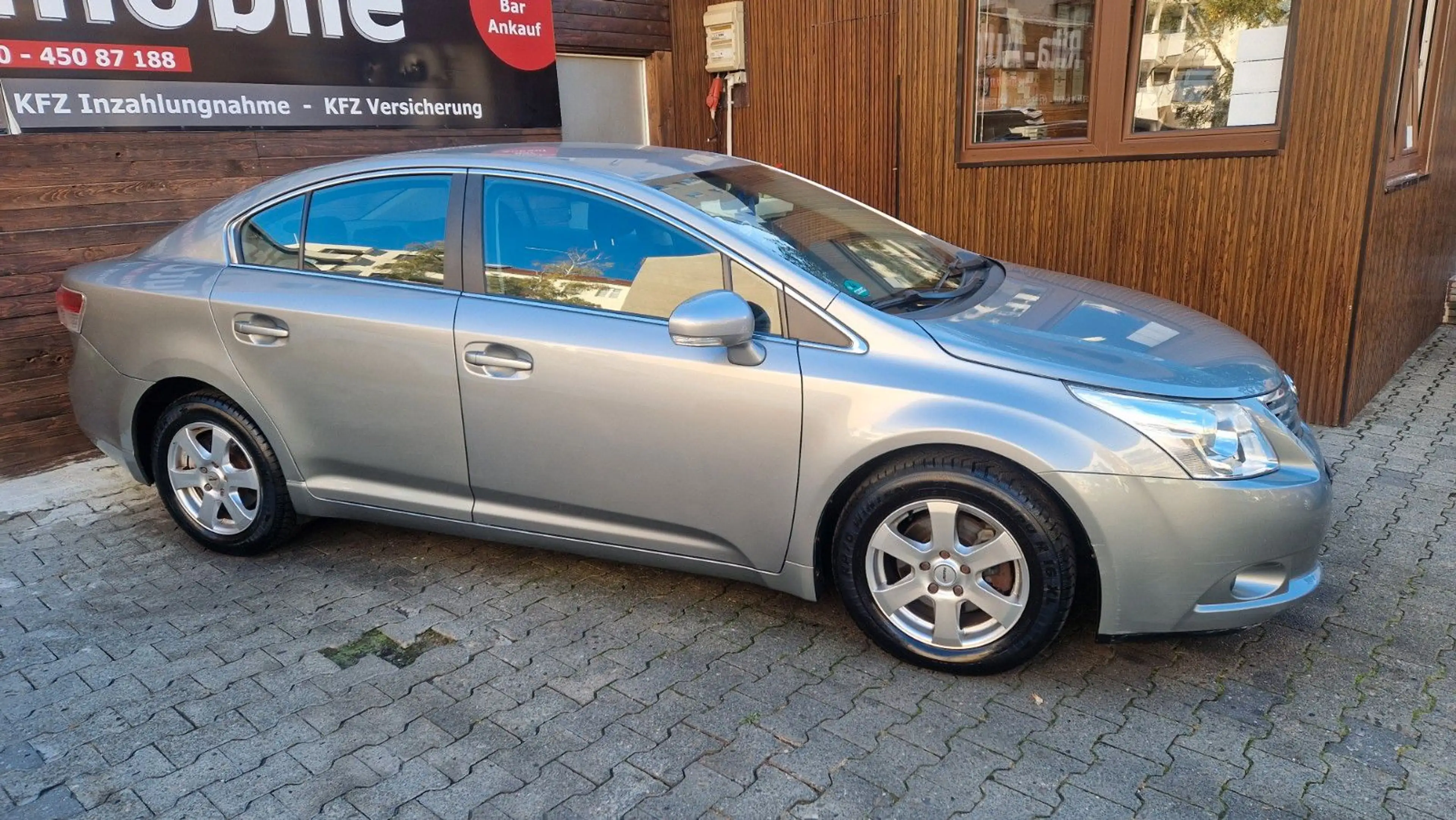 Toyota Avensis — photo 3
