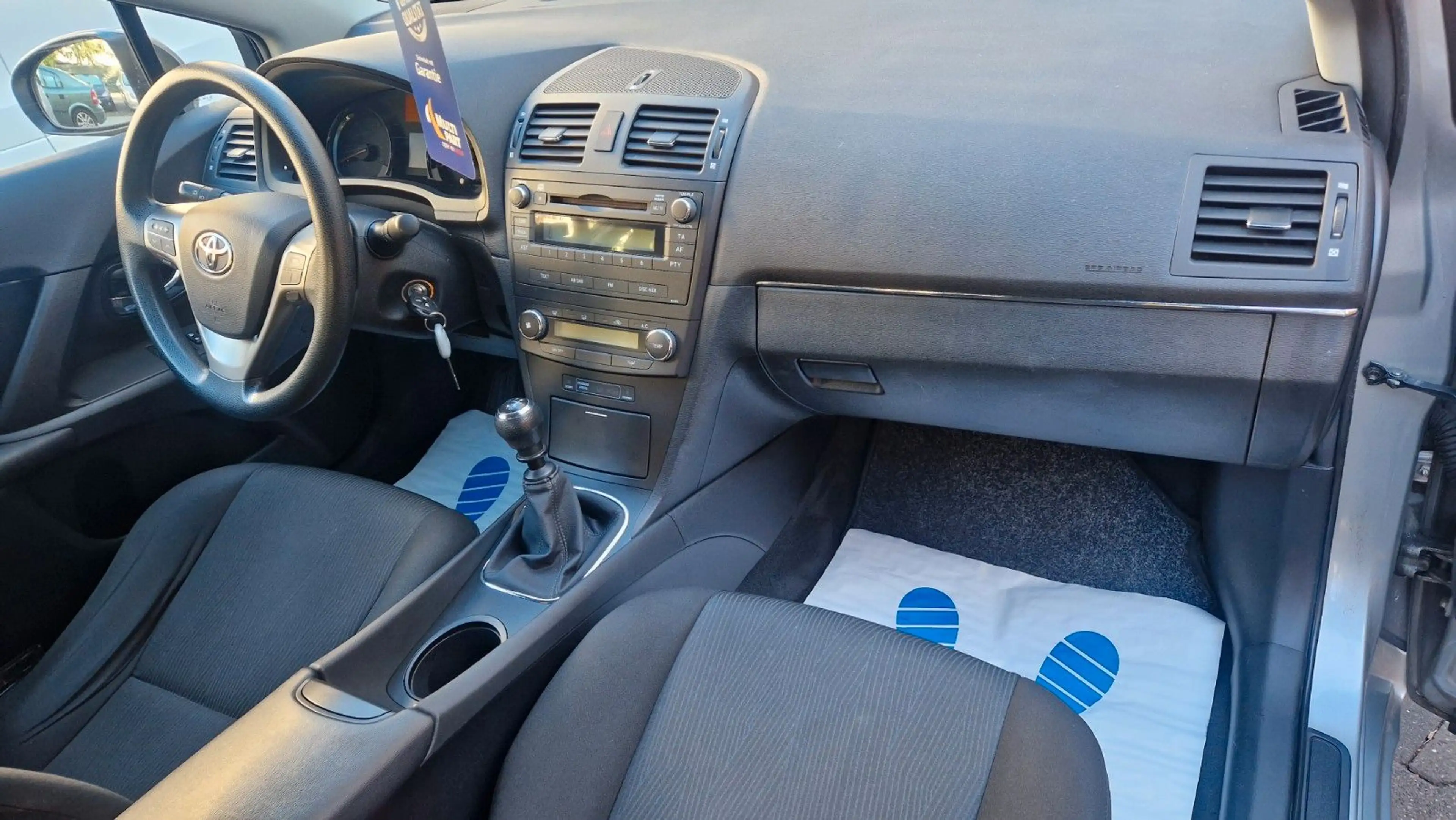 Toyota Avensis — photo 11