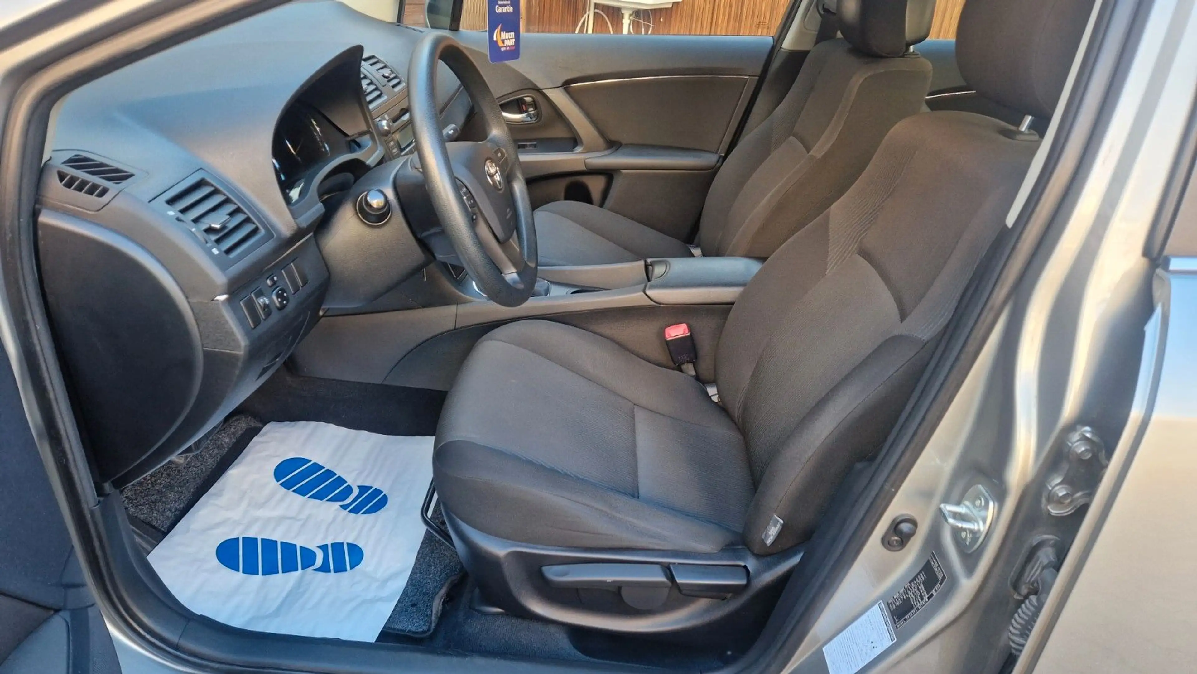 Toyota Avensis — photo 12