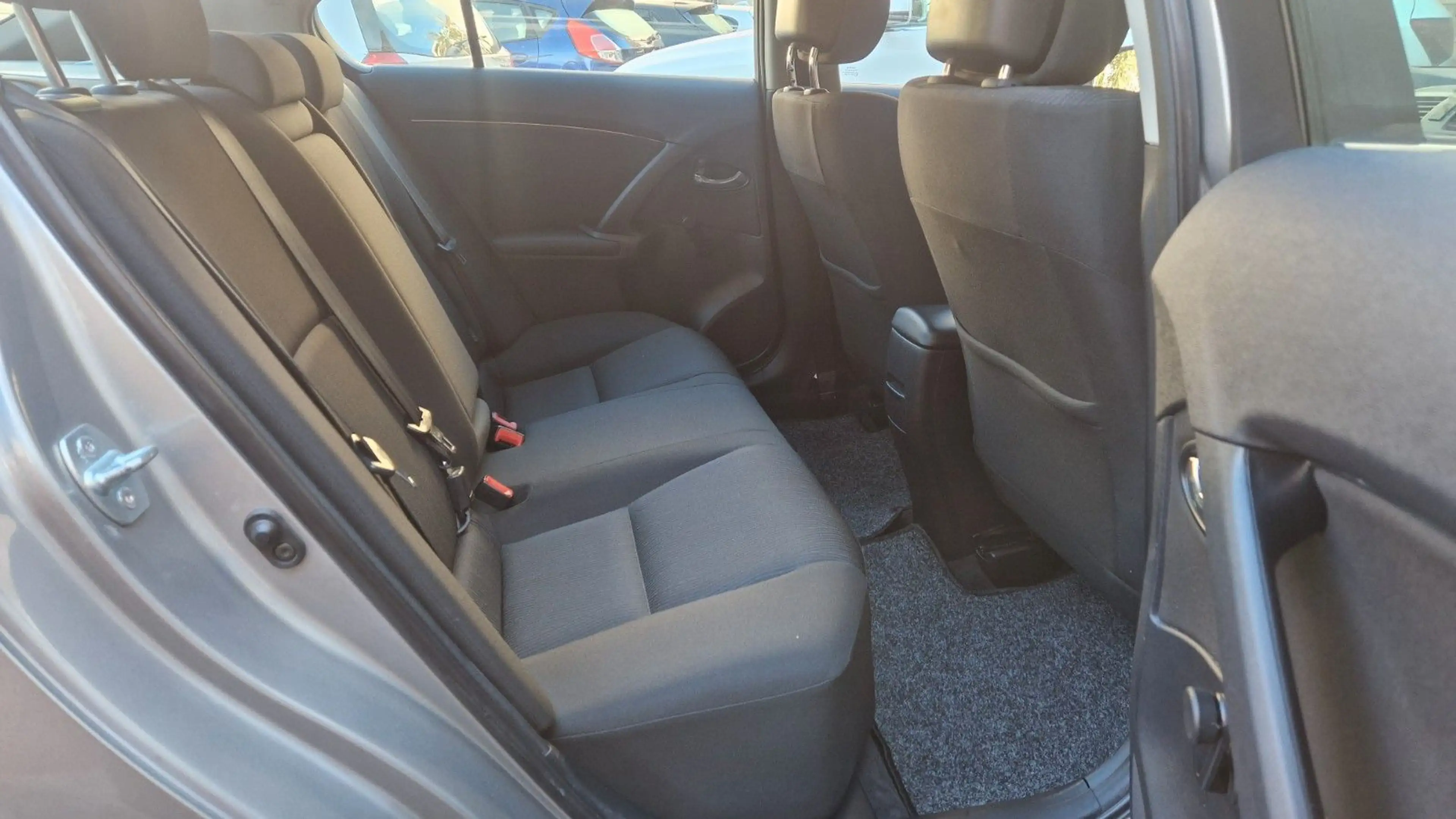 Toyota Avensis — photo 8