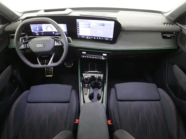 Audi Q3 view 11