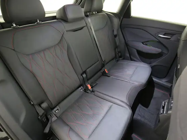 Audi Q3 view 15