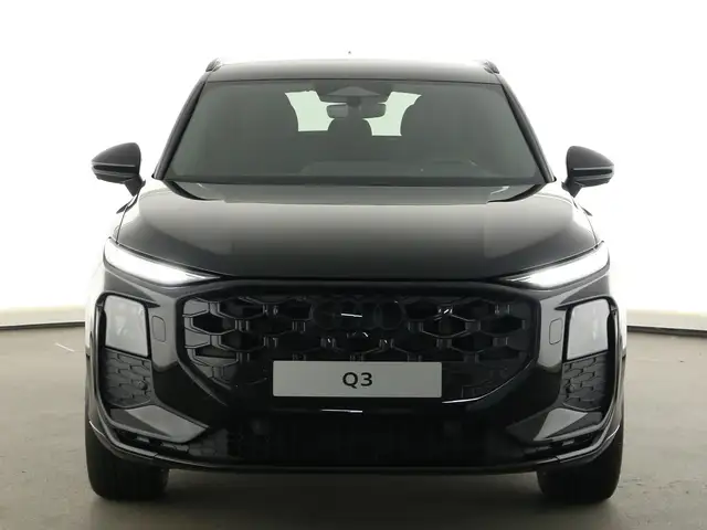 Audi Q3 view 3