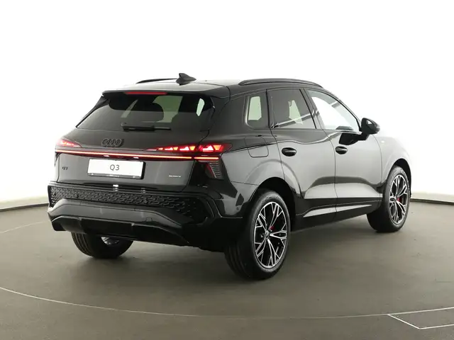 Audi Q3 view 7