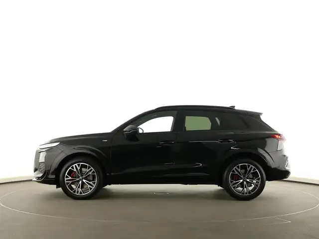 Audi Q3 view 4