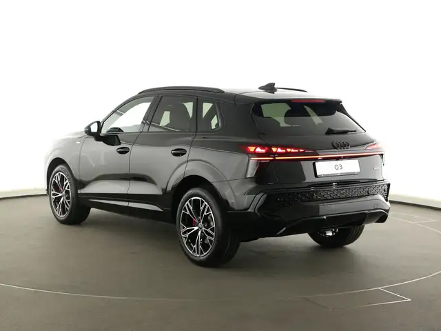 Audi Q3 view 5