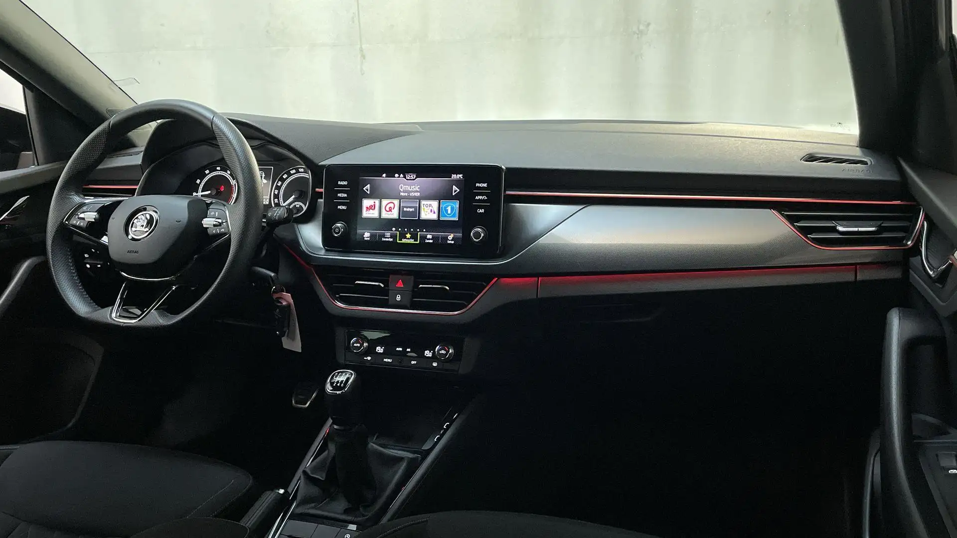 Skoda Scala 1.0 TSI 110pk Sport Business Climate Control App-C Zwart - 2