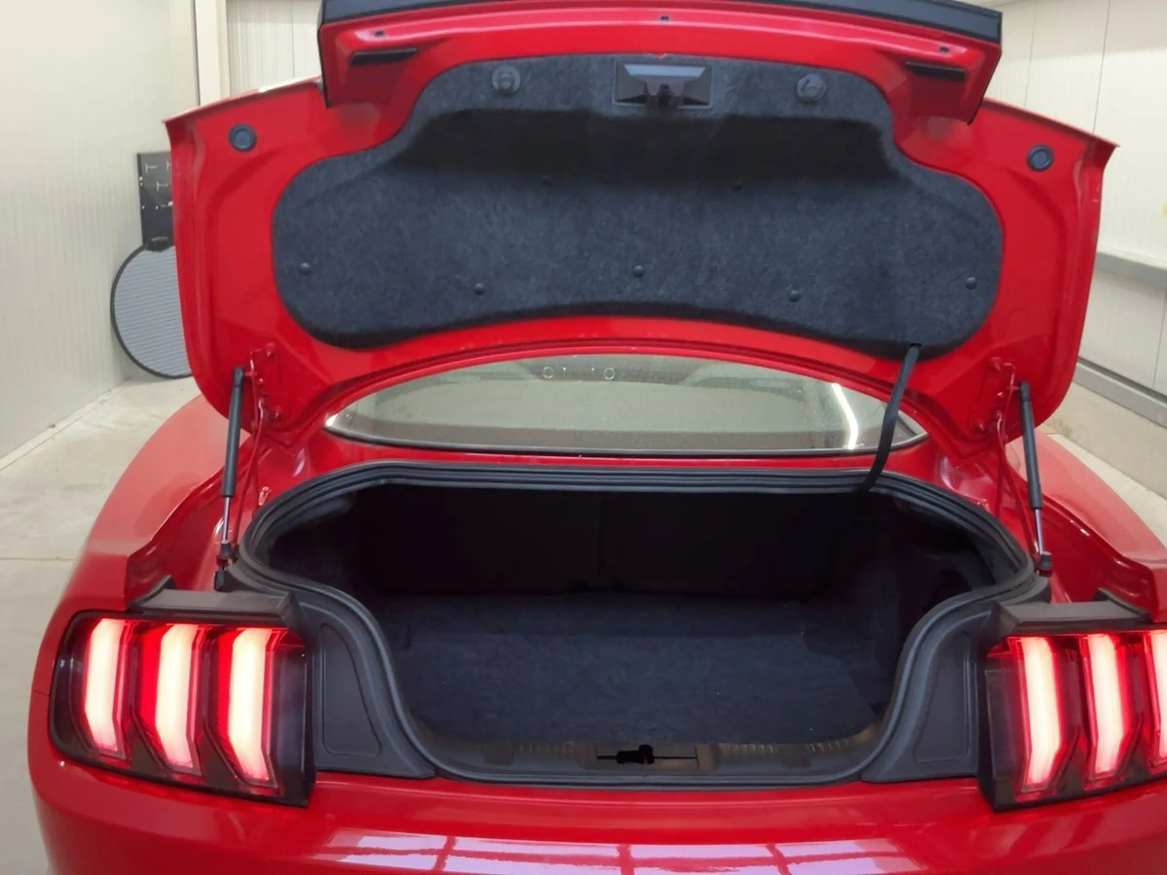 Ford Mustang GT FASTBACK+UNFALLFREI+V8+MAGNERIDE+SHZ+GARANTIE — photo 6