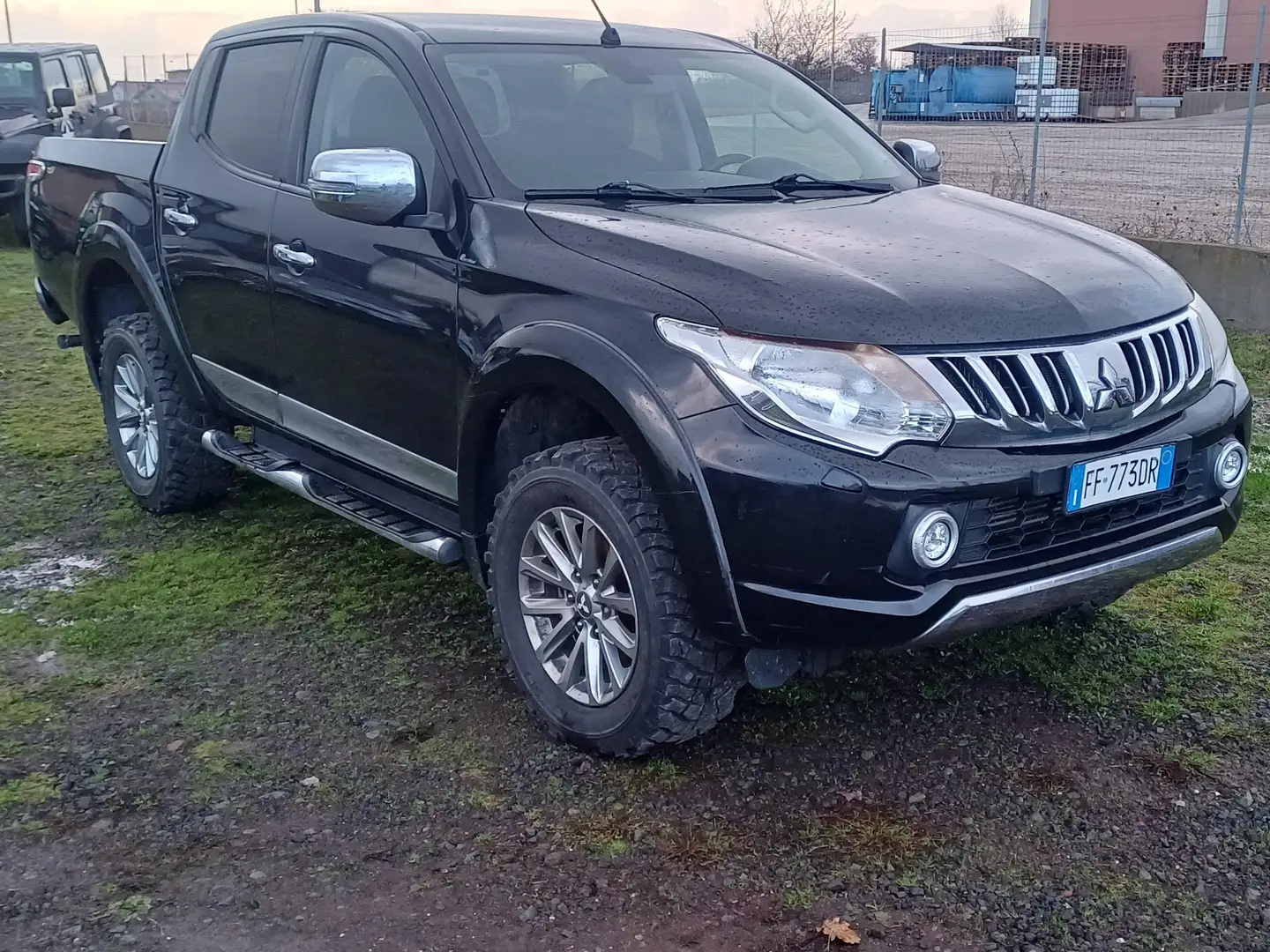 Mitsubishi L200 L200 Cab V 2016 d.cab 2.4d In 4wd 181cv auto N1 E6 Noir - 1