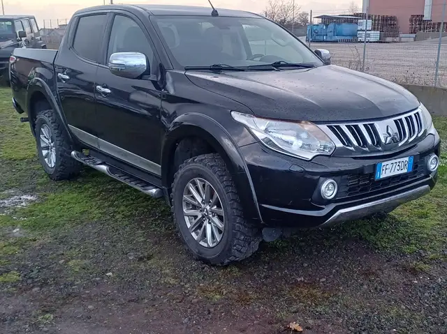 Mitsubishi L200 L200 Cab V 2016 d.cab 2.4d In 4wd 181cv auto N1 E6