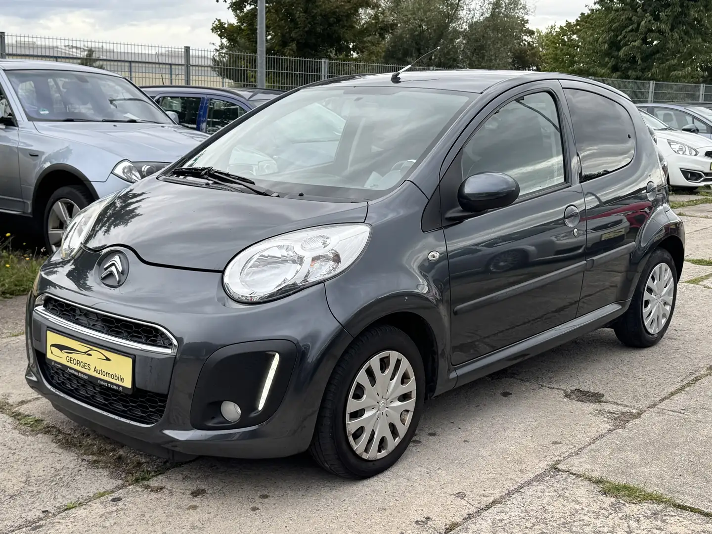 Citroen C1 5-Türer 1.0 Selection 1Hand S.heft Klima Grau - 1
