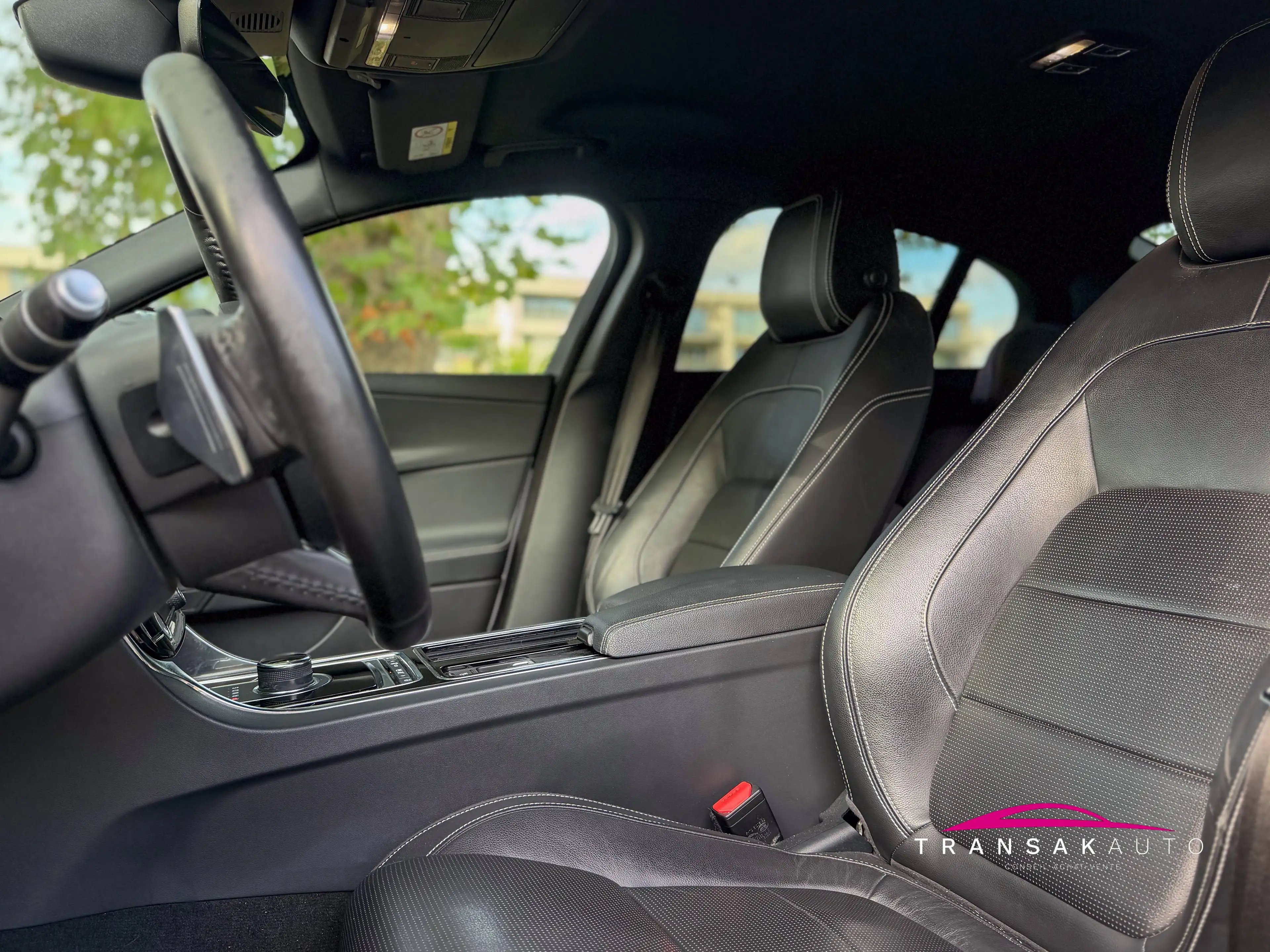 Jaguar XE 2.0 D R-Sport - Suivi entretien - Garantie 12 mois — photo 7