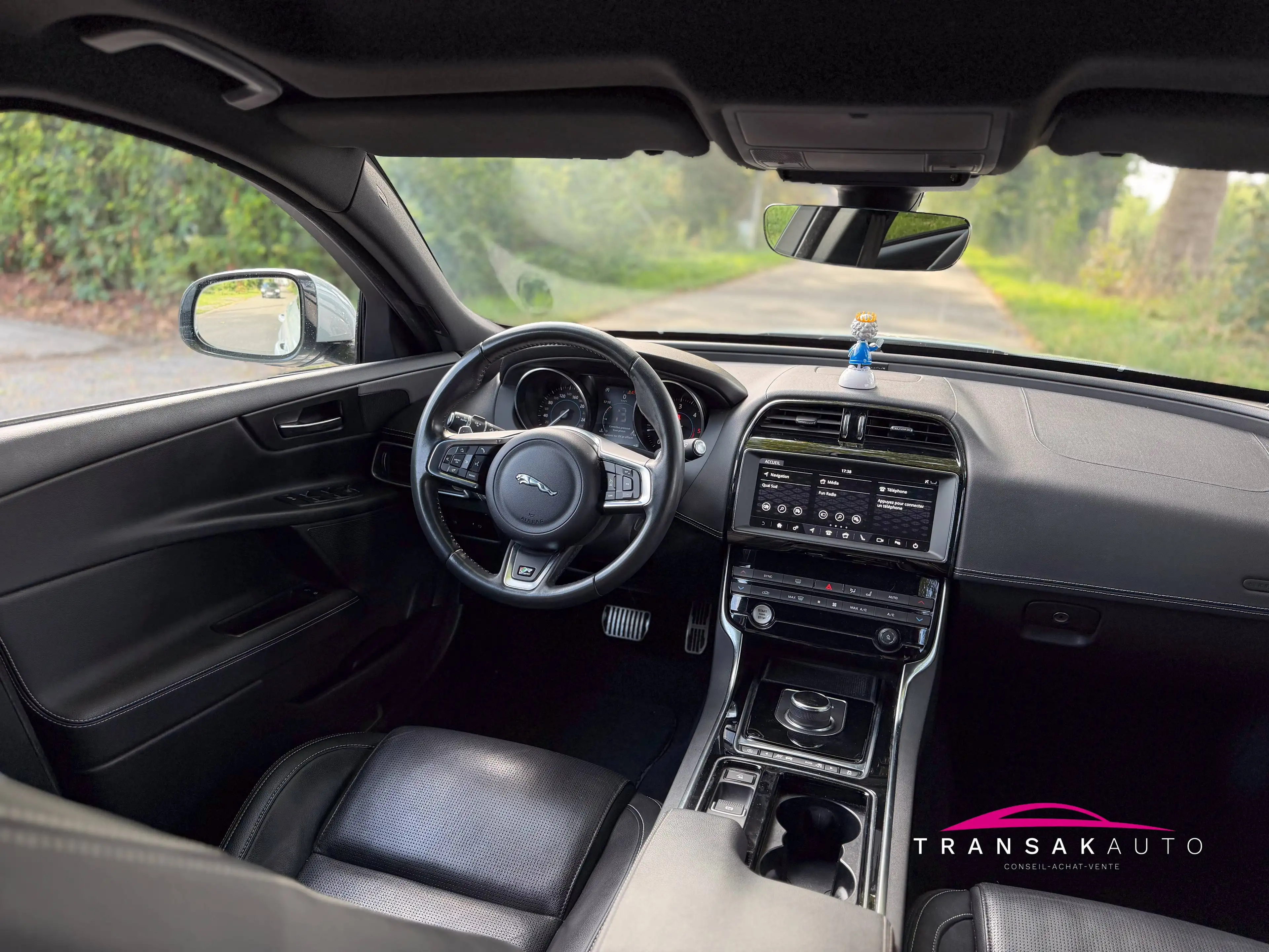 Jaguar XE 2.0 D R-Sport - Suivi entretien - Garantie 12 mois — photo 13