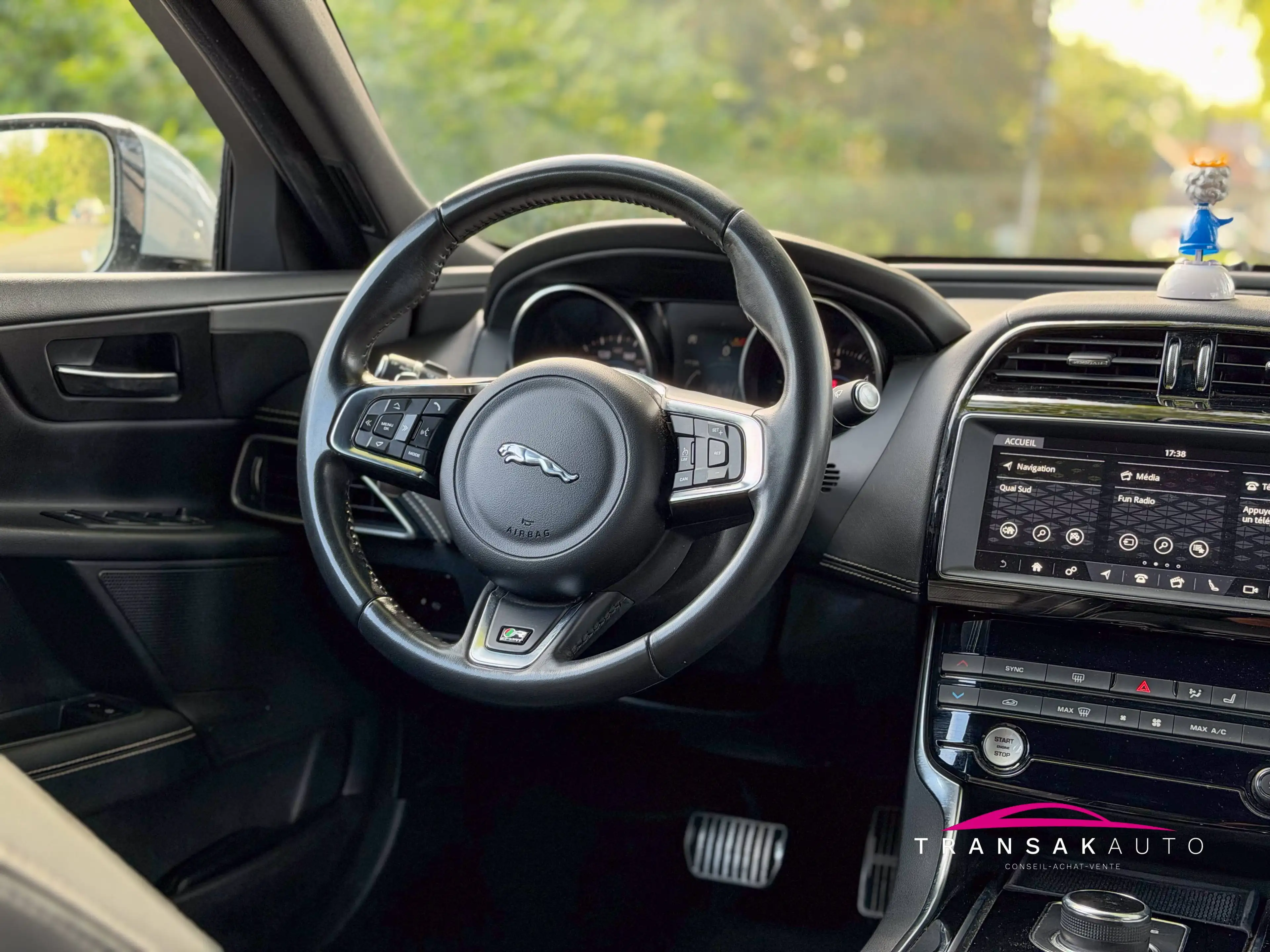Jaguar XE 2.0 D R-Sport - Suivi entretien - Garantie 12 mois — photo 10