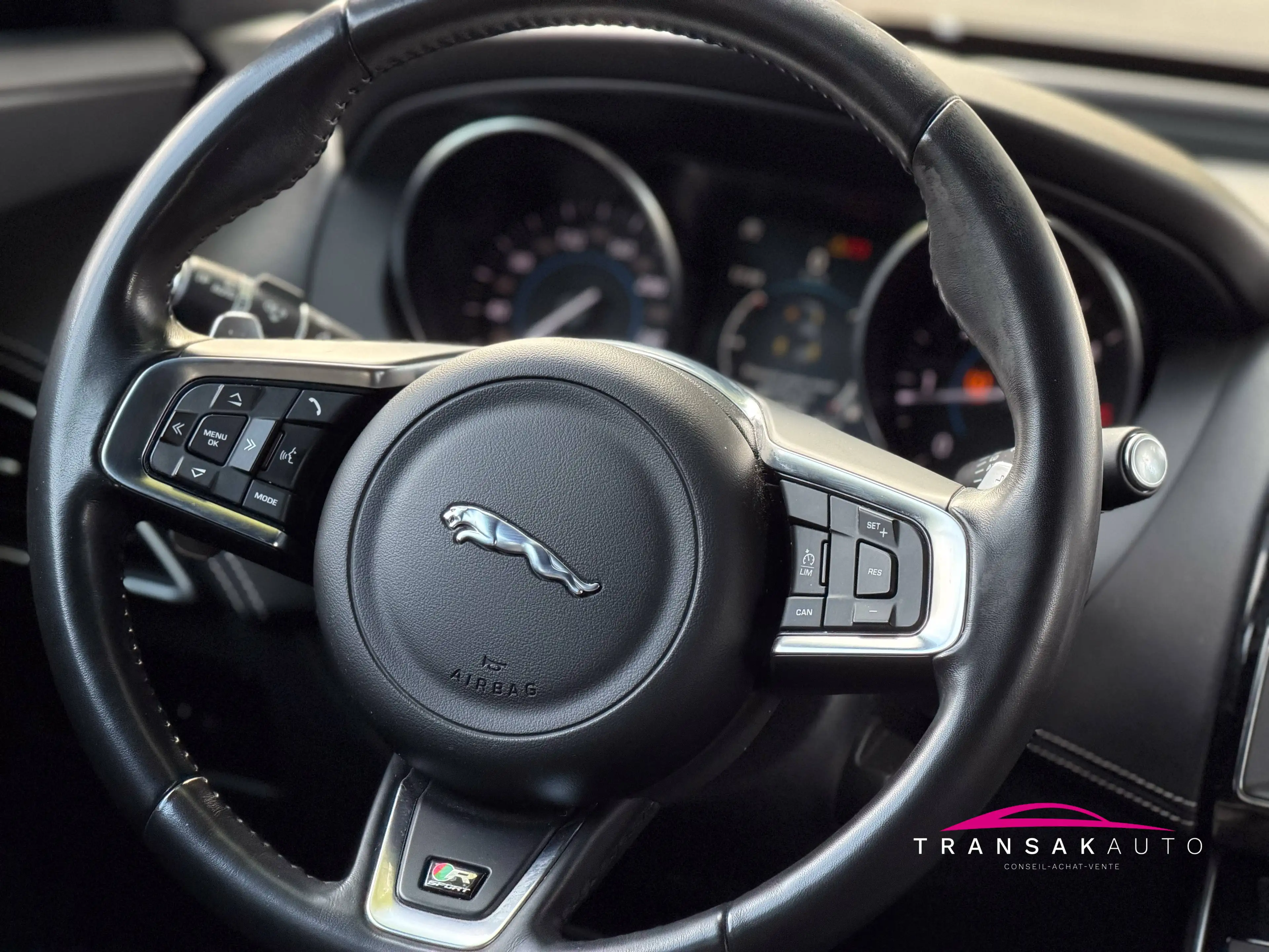 Jaguar XE 2.0 D R-Sport - Suivi entretien - Garantie 12 mois — photo 11