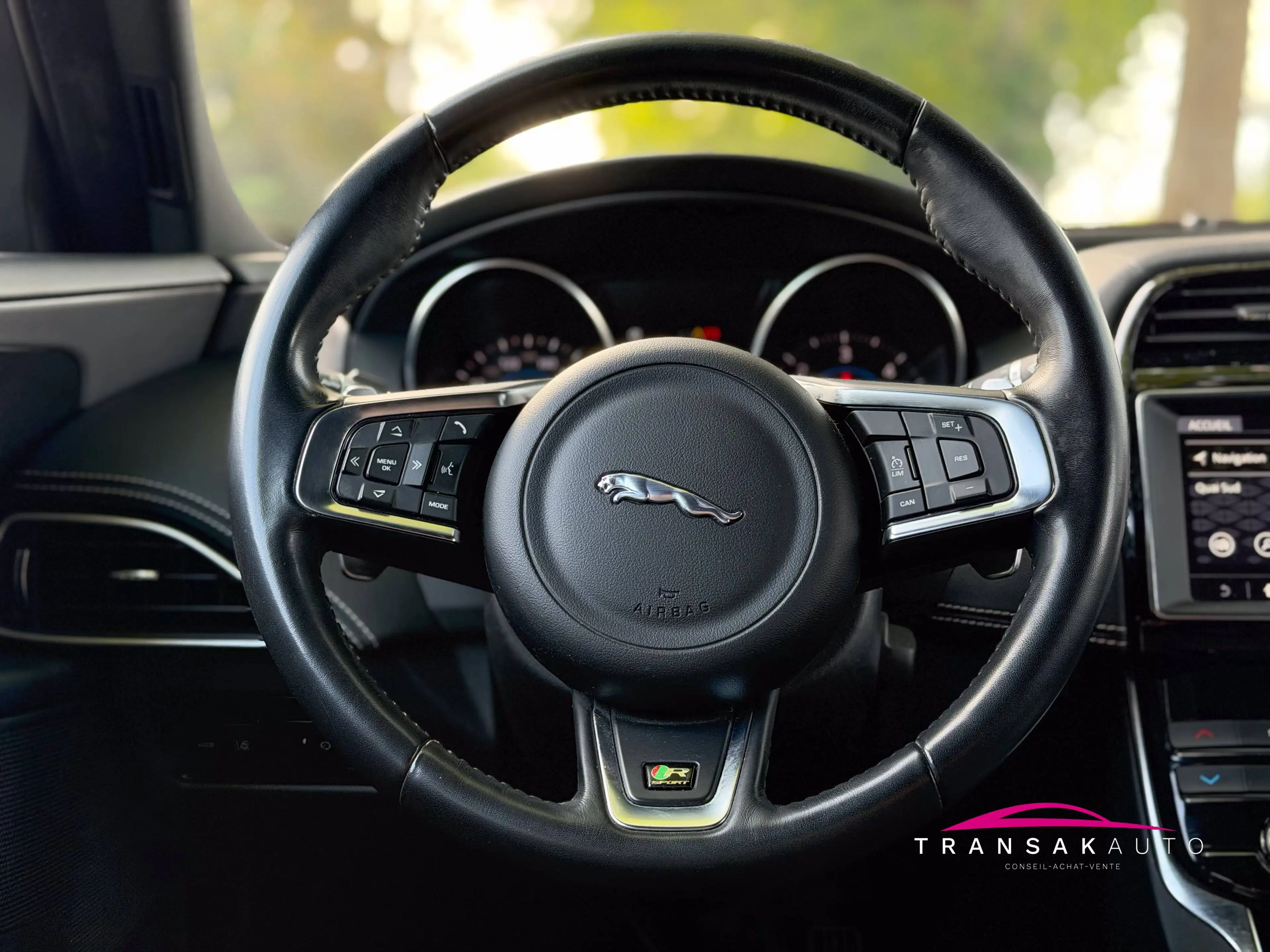 Jaguar XE 2.0 D R-Sport - Suivi entretien - Garantie 12 mois — photo 12