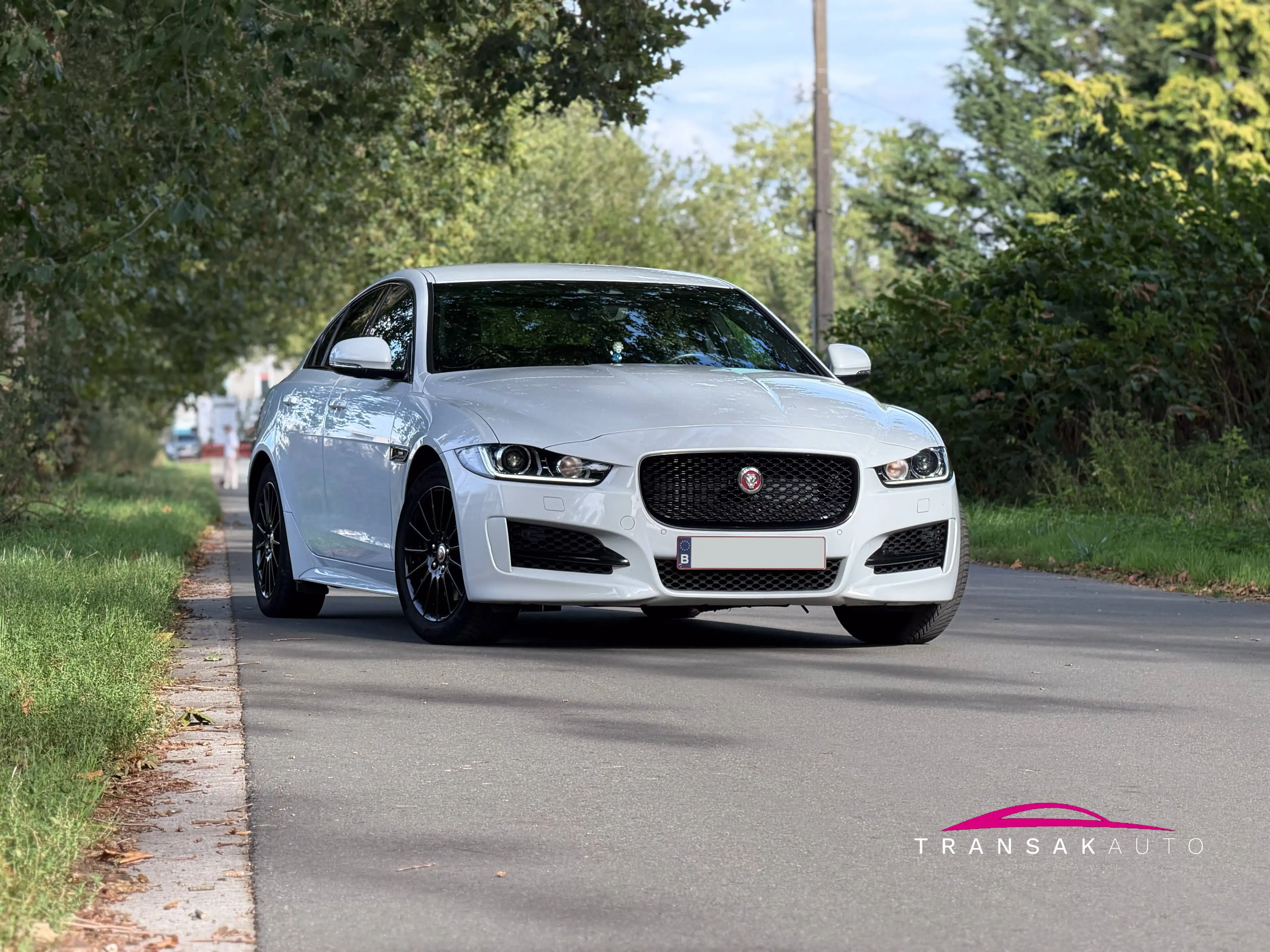 Jaguar XE 2.0 D R-Sport - Suivi entretien - Garantie 12 mois — photo 2