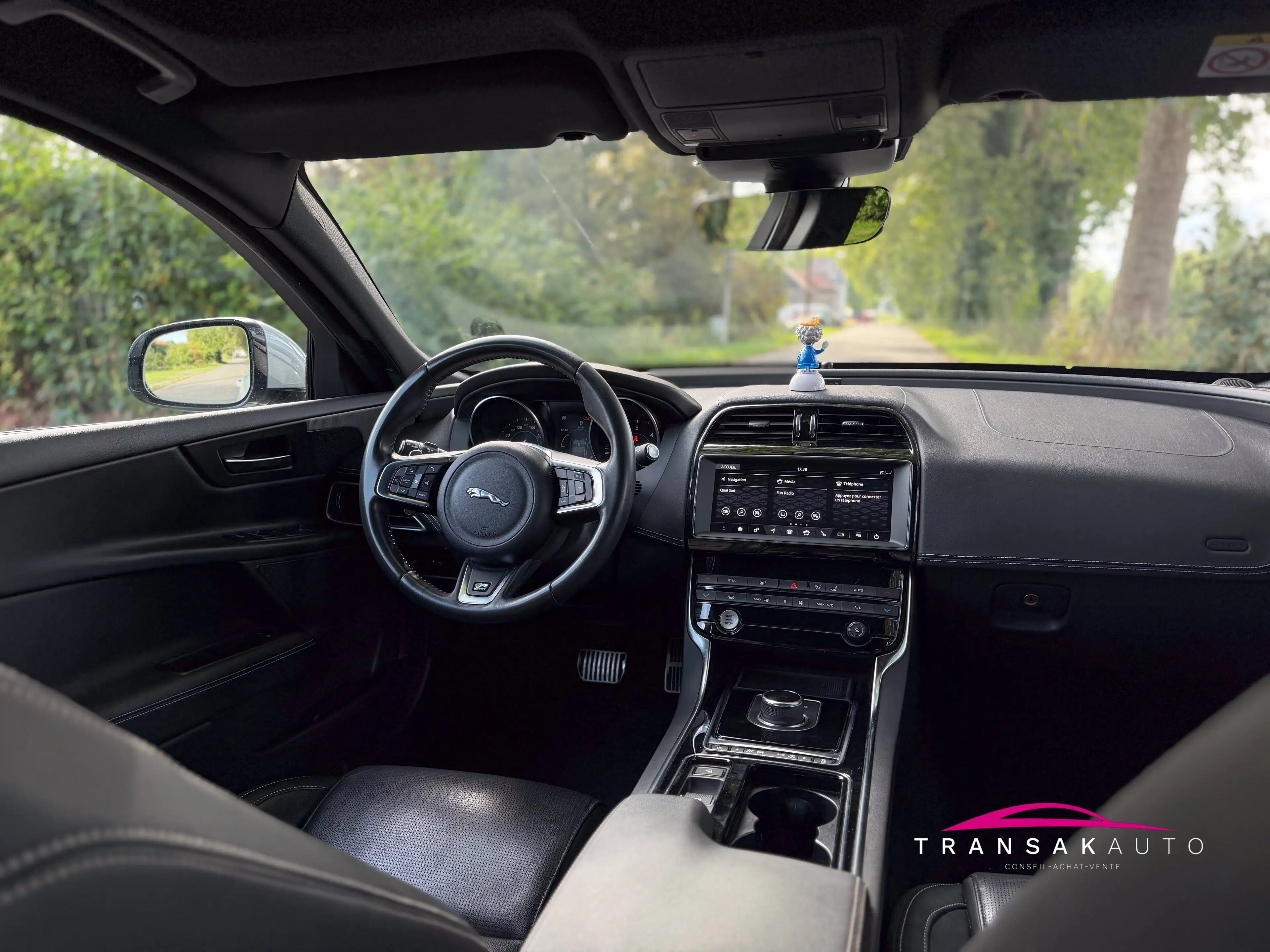 Jaguar XE 2.0 D R-Sport - Suivi entretien - Garantie 12 mois — photo 9