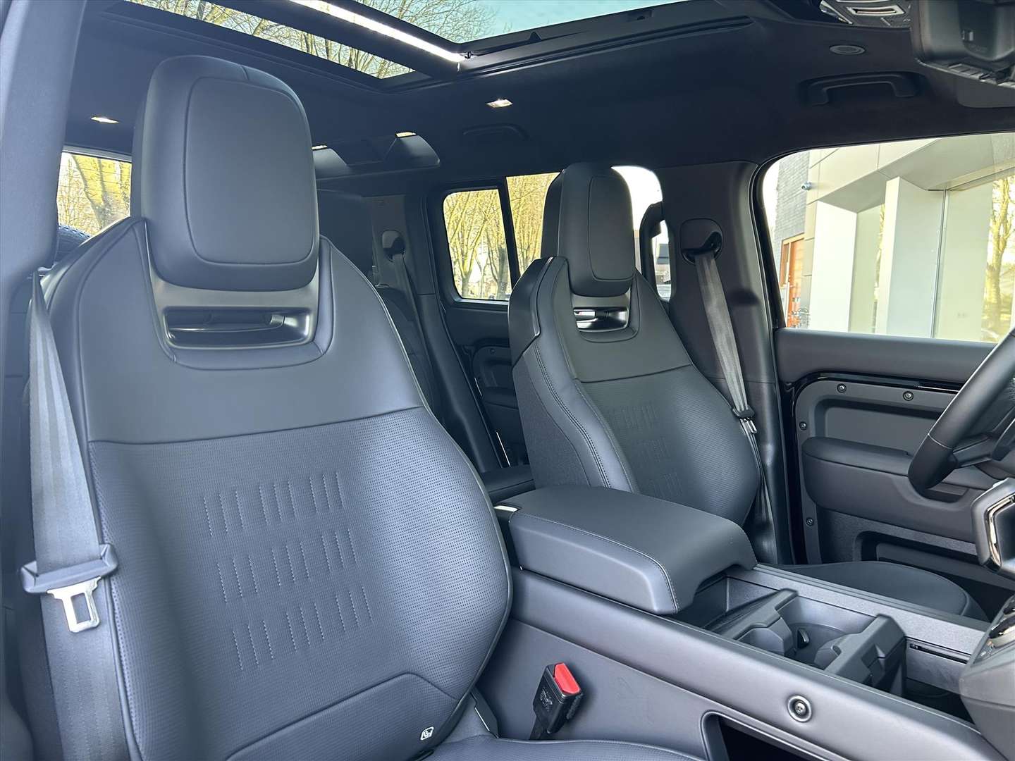 Land Rover Defender OCTA BLACK P635 V8 AWD -  - Joinsteer - #3