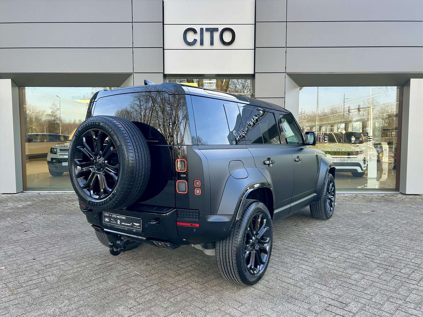 Land Rover Defender OCTA BLACK P635 V8 AWD -  - Joinsteer - #2