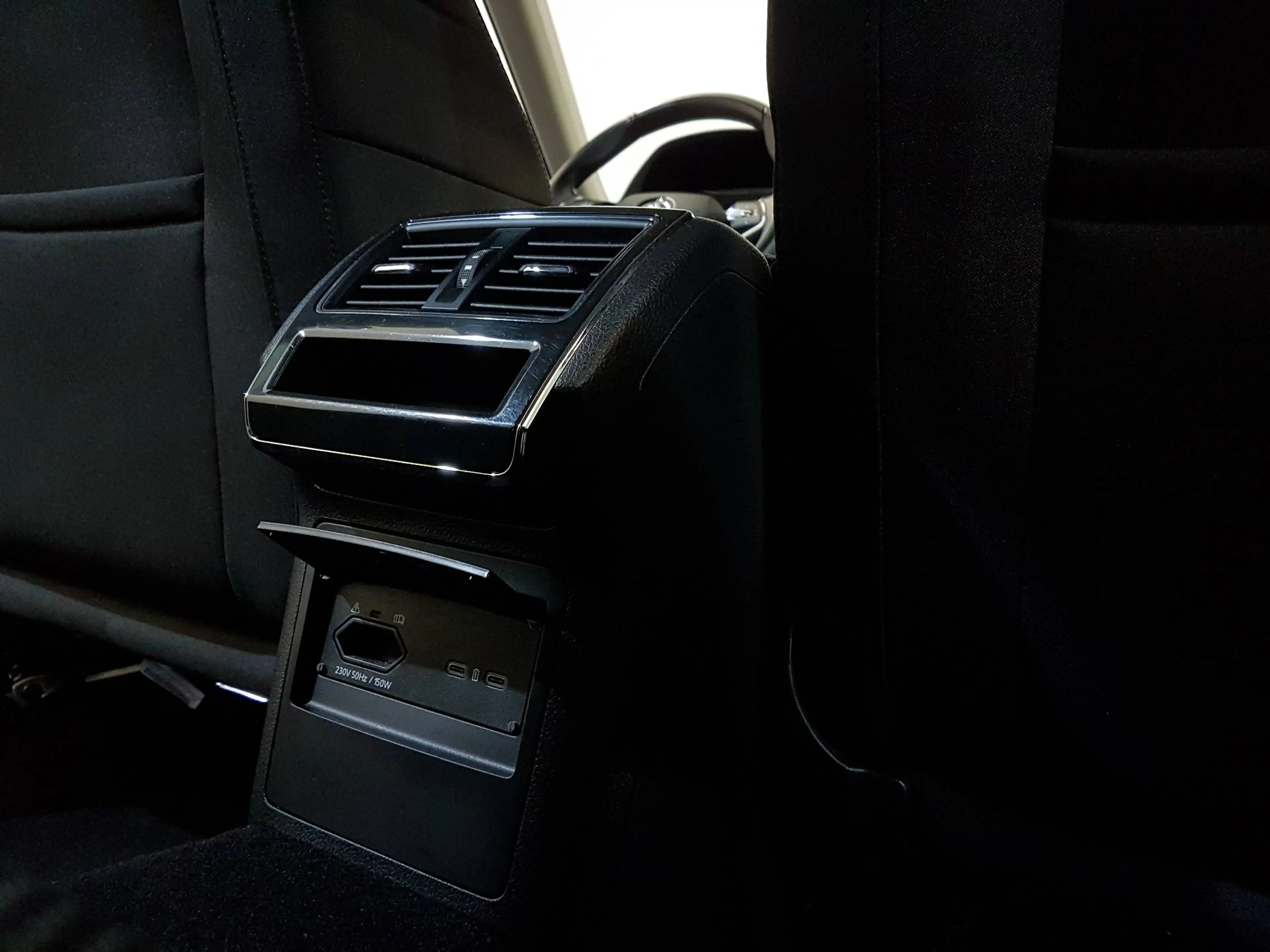 Skoda Superb 2,0 TDI DSG Style Facelift Matrix AHK Virtual — photo 12