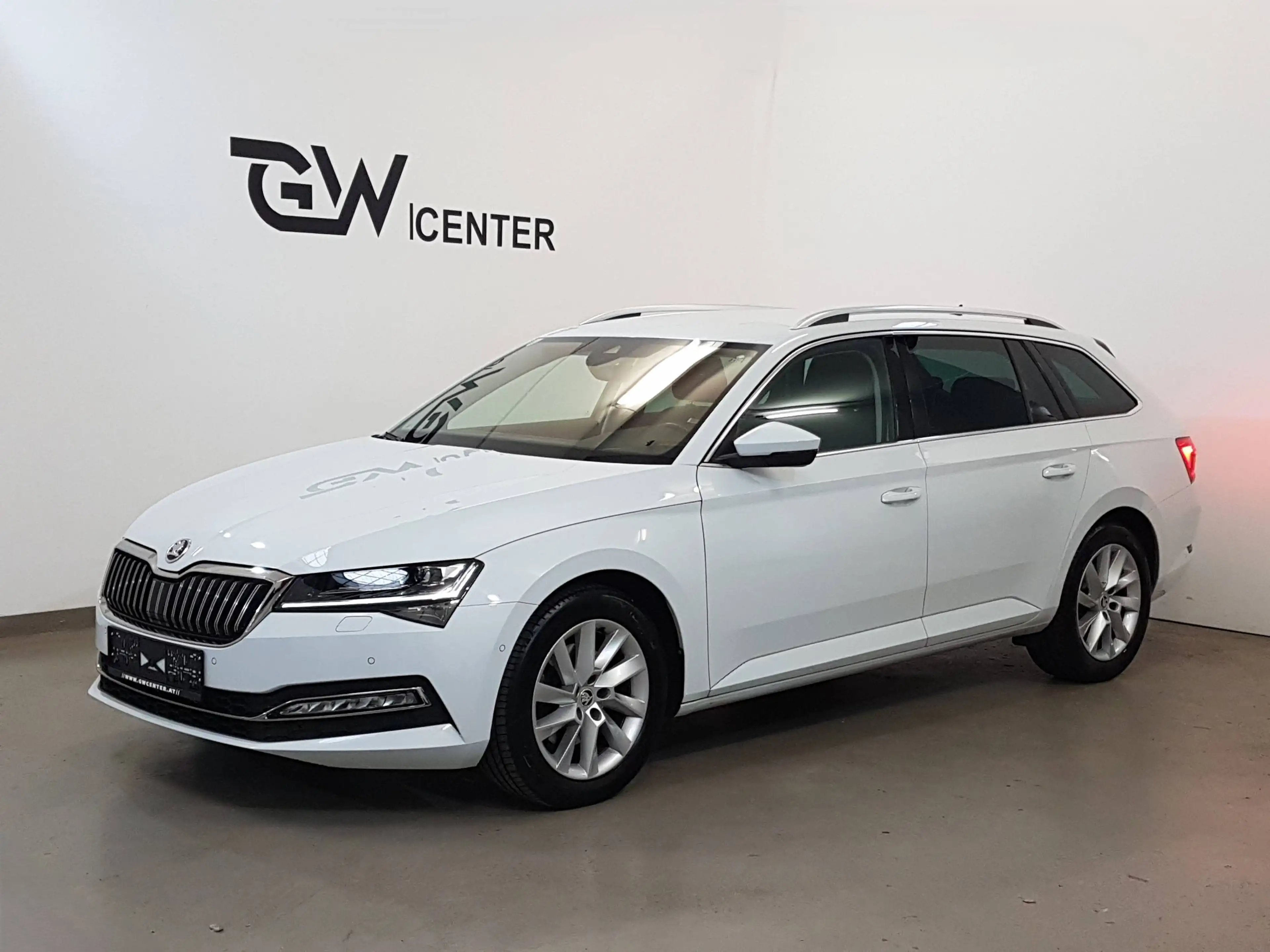 Skoda Superb 2,0 TDI DSG Style Facelift Matrix AHK Virtual — photo 5