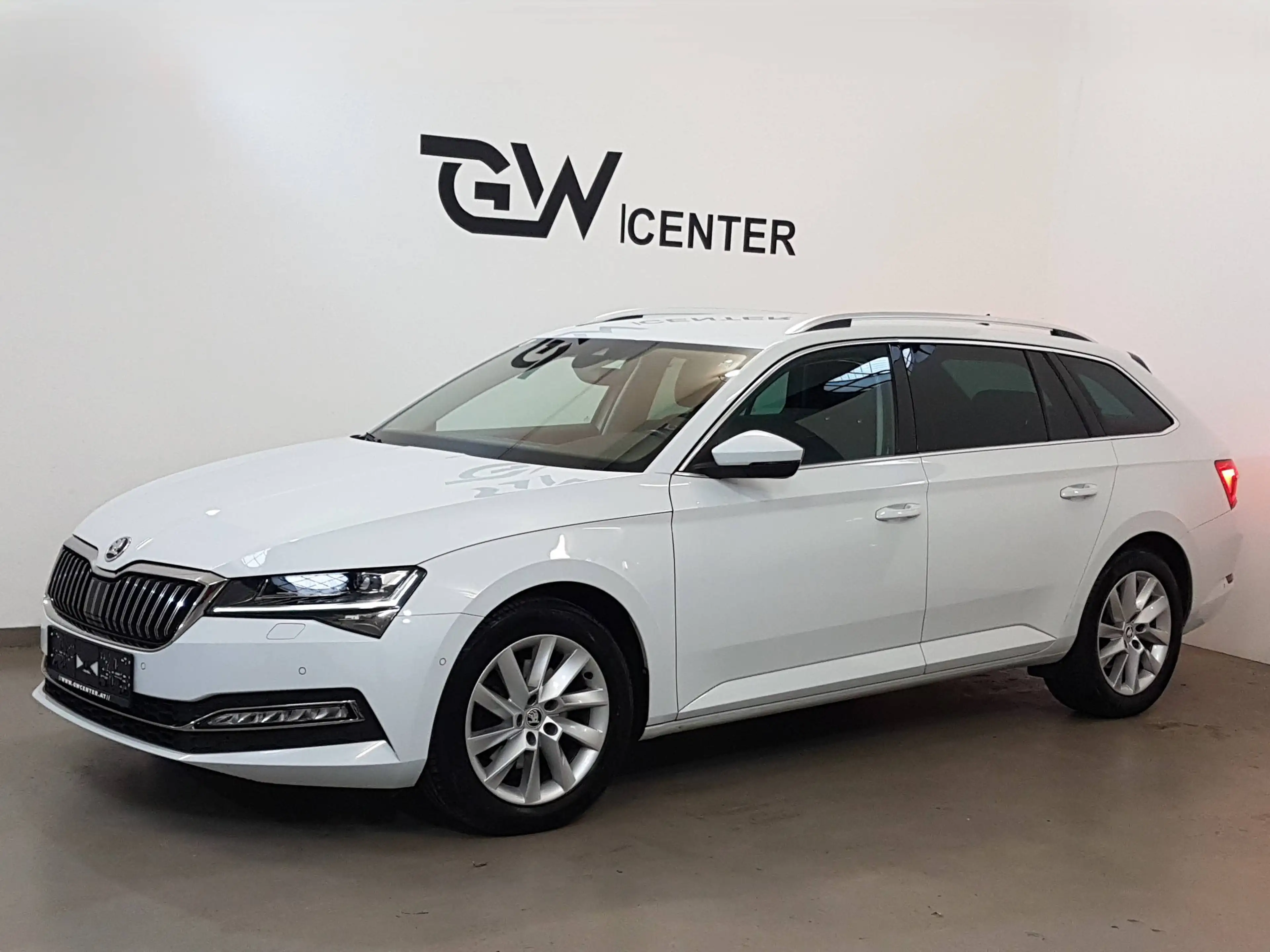 Skoda Superb 2,0 TDI DSG Style Facelift Matrix AHK Virtual — photo 3