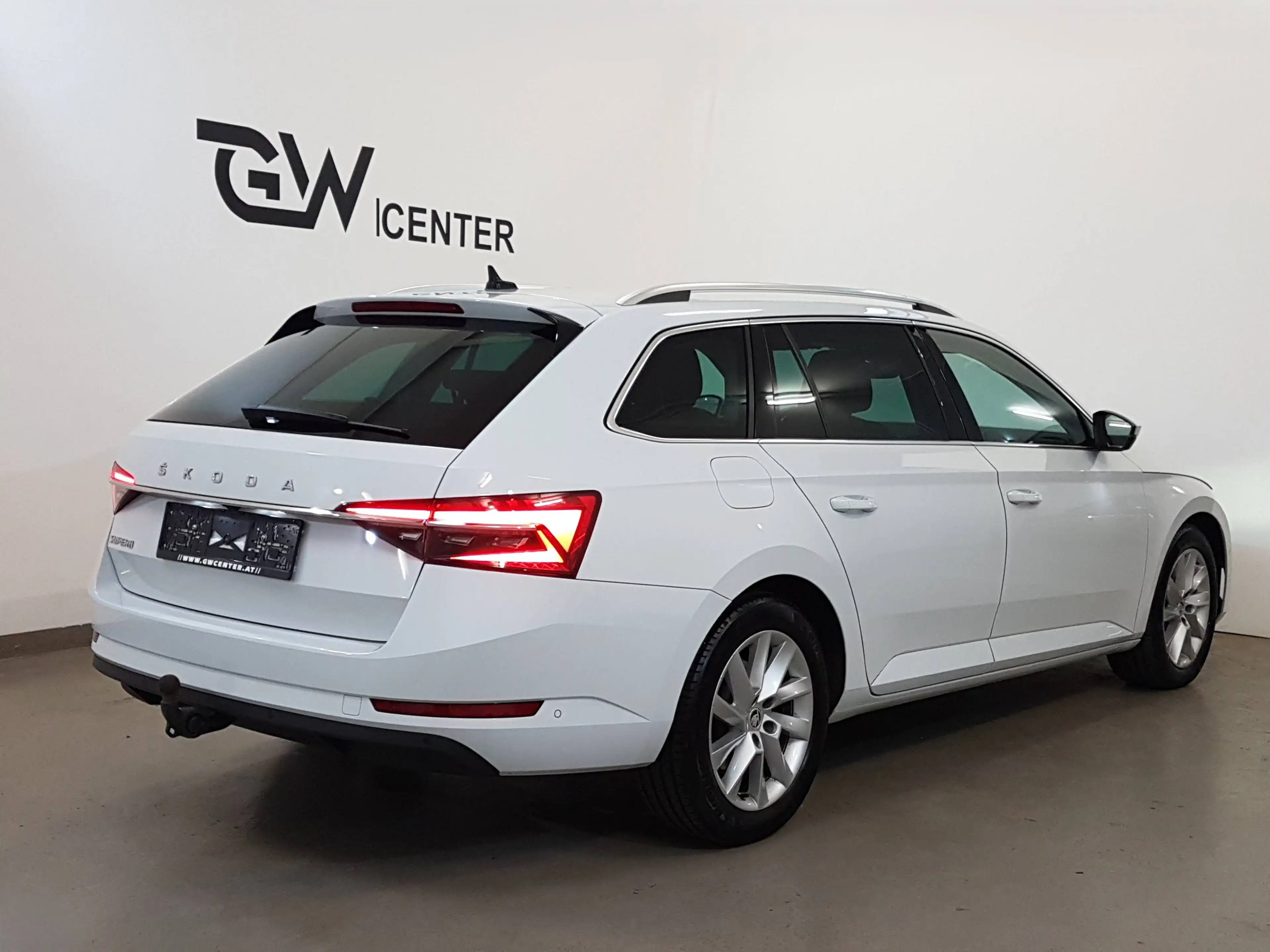 Skoda Superb 2,0 TDI DSG Style Facelift Matrix AHK Virtual — photo 7
