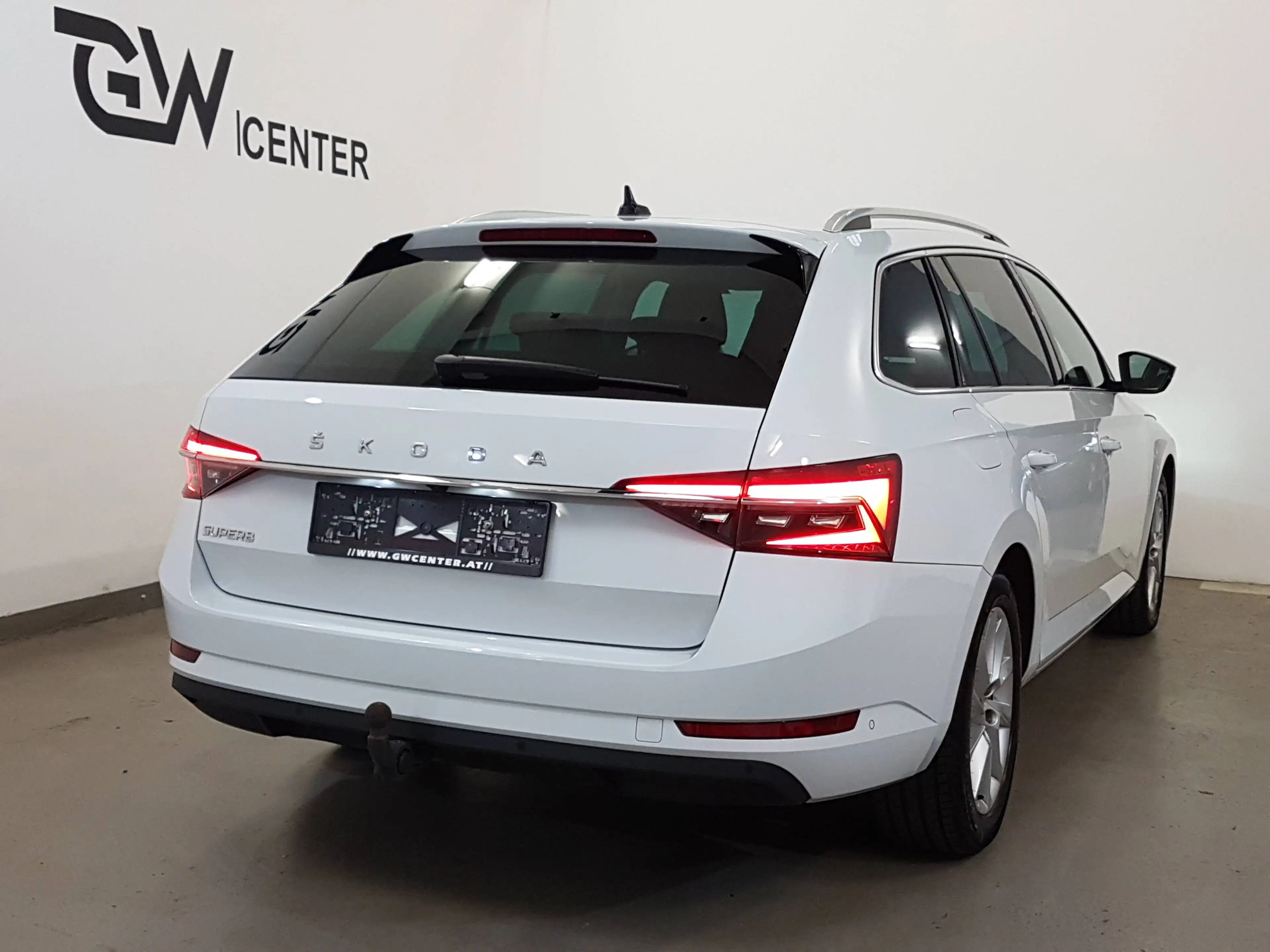 Skoda Superb 2,0 TDI DSG Style Facelift Matrix AHK Virtual — photo 8