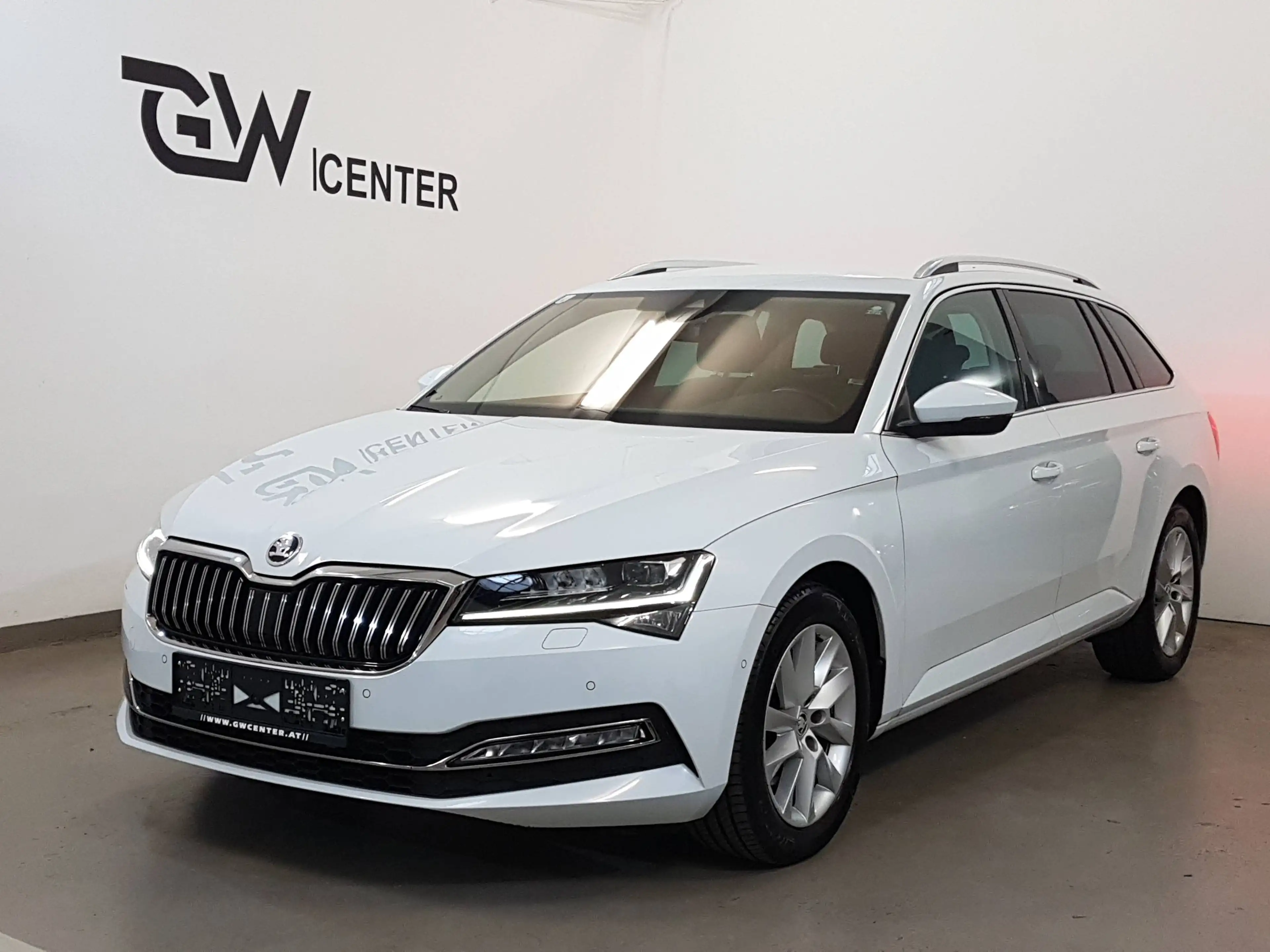 Skoda Superb 2,0 TDI DSG Style Facelift Matrix AHK Virtual — photo 4