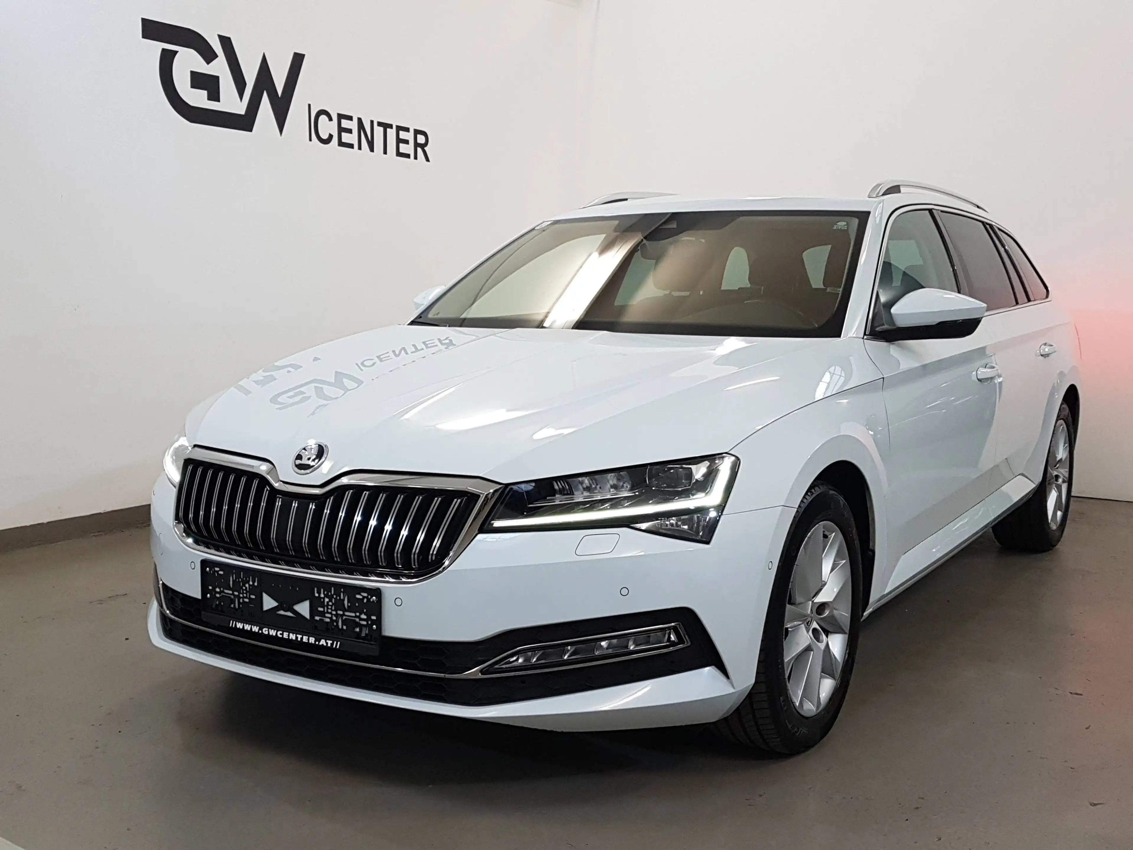 Skoda Superb 2,0 TDI DSG Style Facelift Matrix AHK Virtual — photo 6