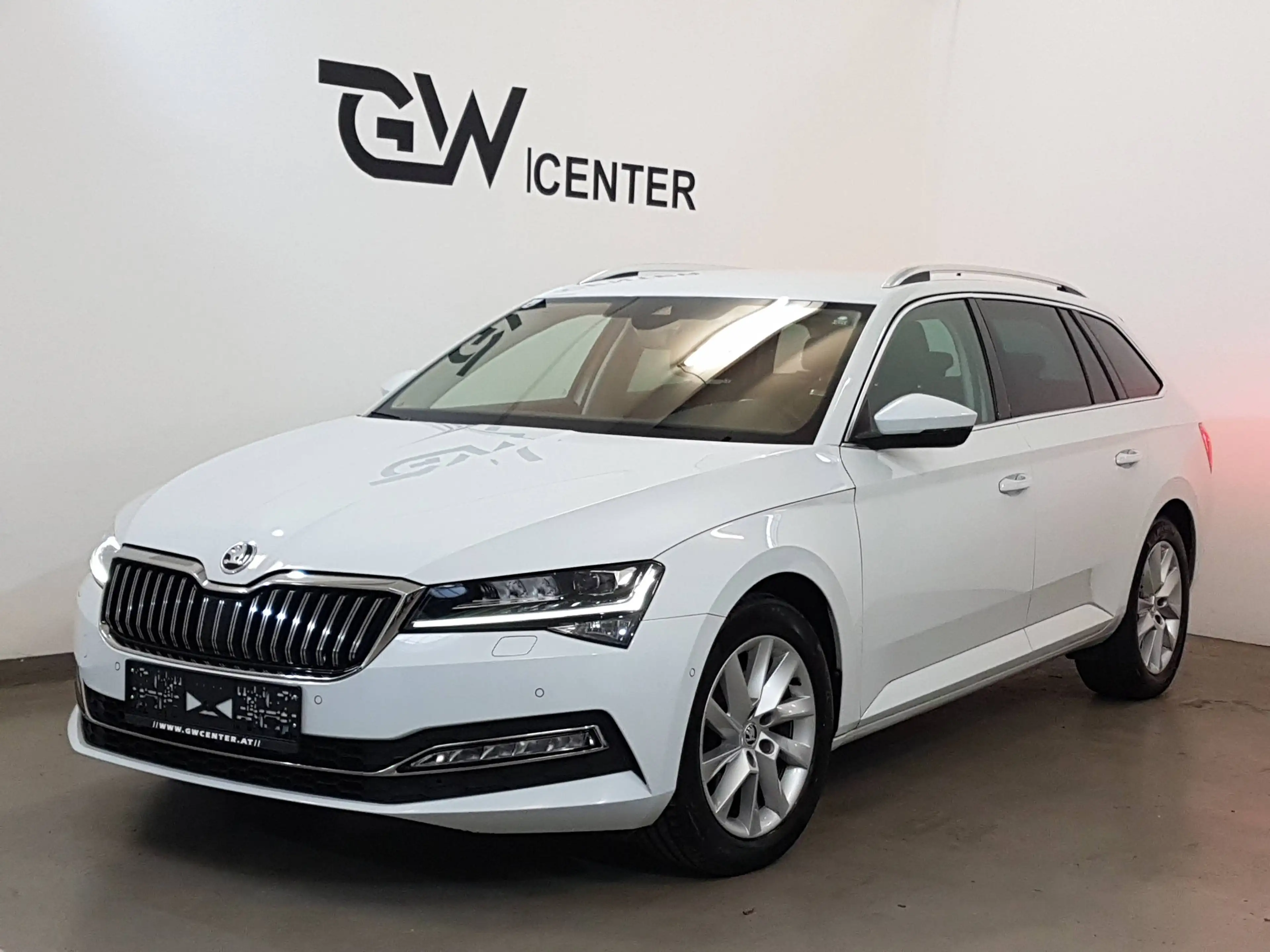 Skoda Superb 2,0 TDI DSG Style Facelift Matrix AHK Virtual — photo 2