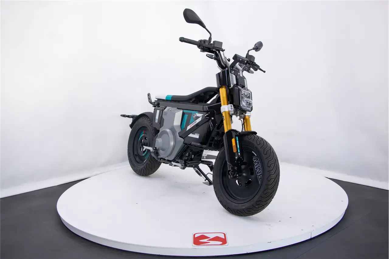 BMW CE 02
