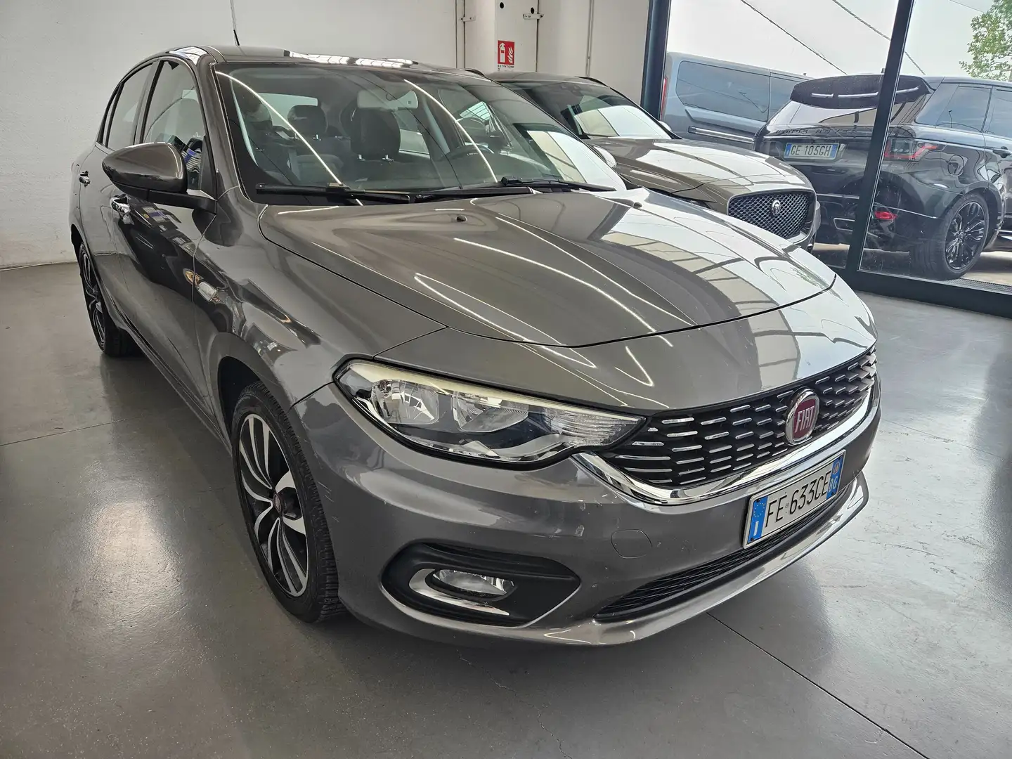 Fiat Tipo 4p 1.6 mjt Lounge 120cv NEOPATENTATI Gris - 1