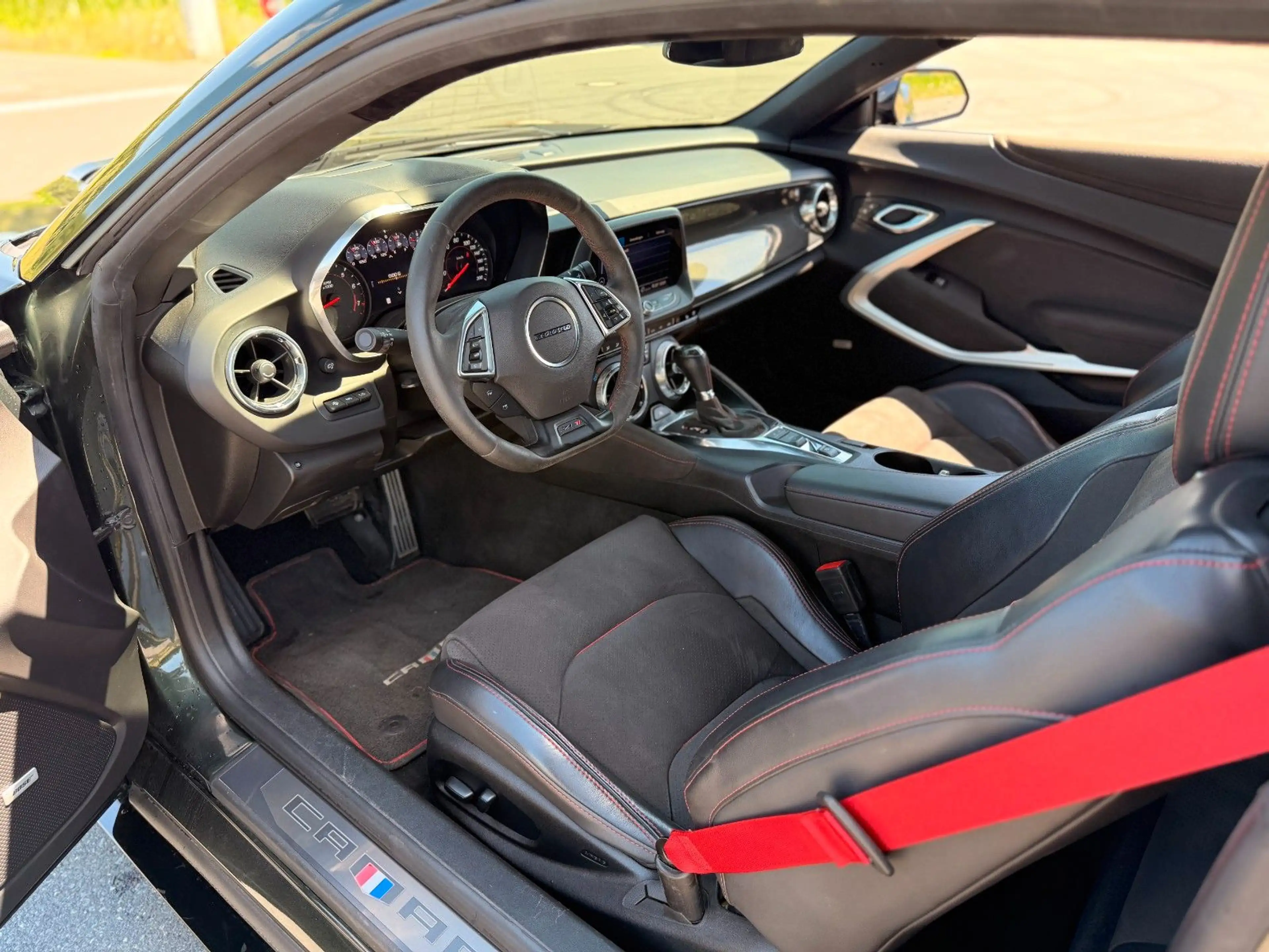 Chevrolet Camaro ZL1 Supercharged V8 — photo 25