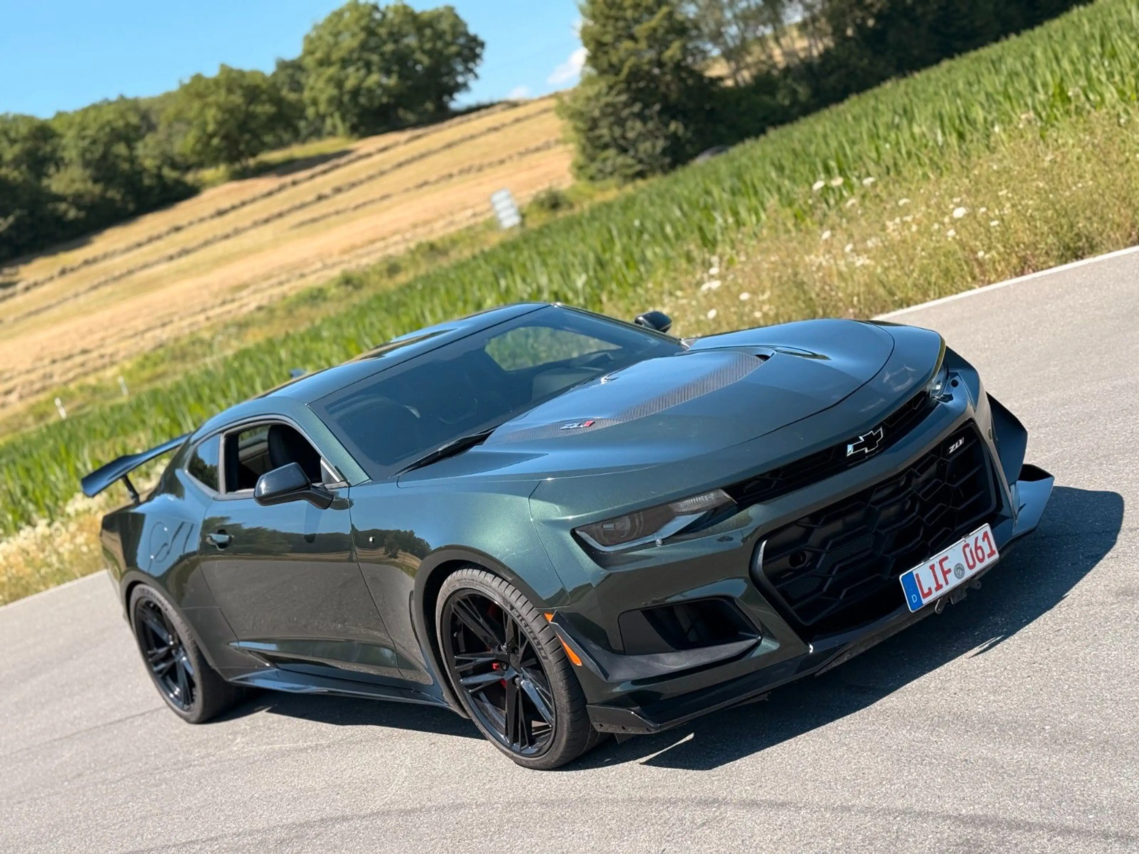 Chevrolet Camaro ZL1 Supercharged V8 — photo 2