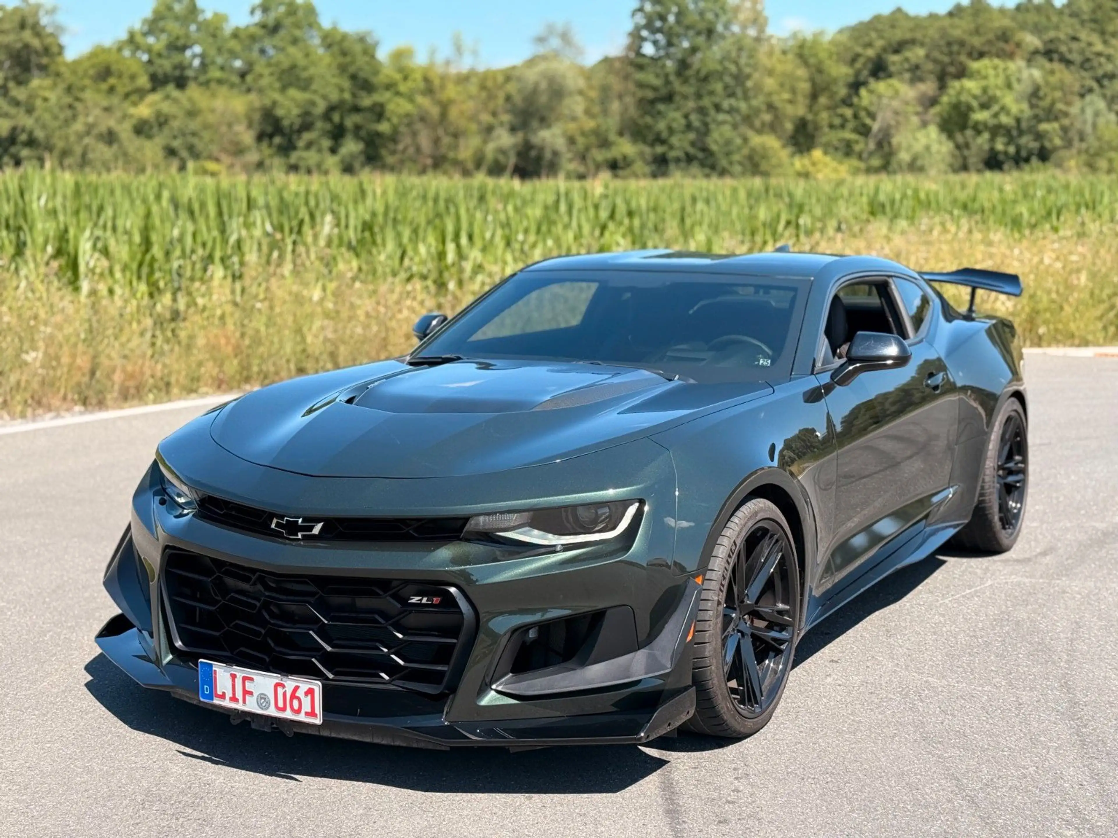 Chevrolet Camaro ZL1 Supercharged V8 — photo 4