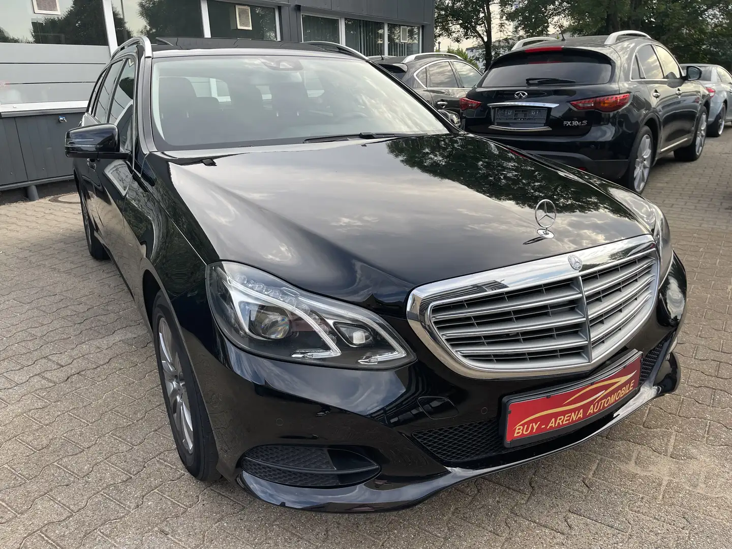 Mercedes-Benz E 200 T CDI BlueTec 7G-Tronic Schwarz Voll Facelift 2.H Zwart - 1