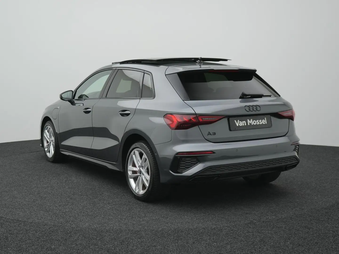 Audi A3 Sportback 45 TFSI e S edition Competition | PANORA Gris - 2