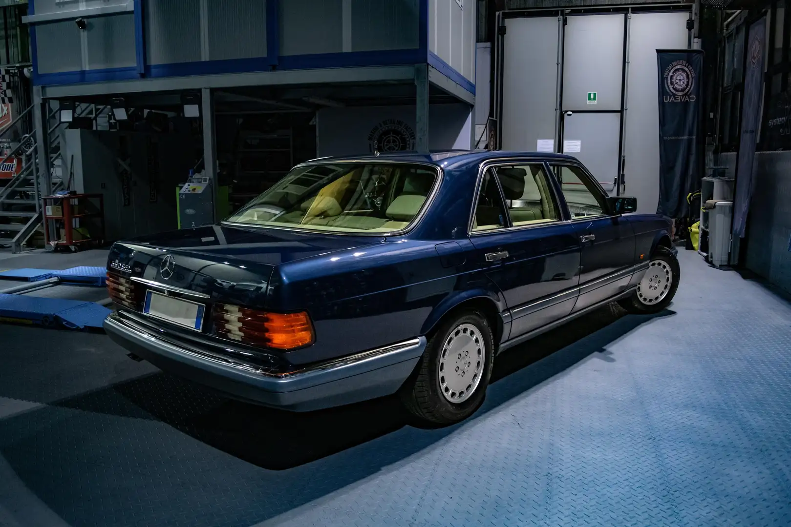 Mercedes-Benz S 560 SEL - 2