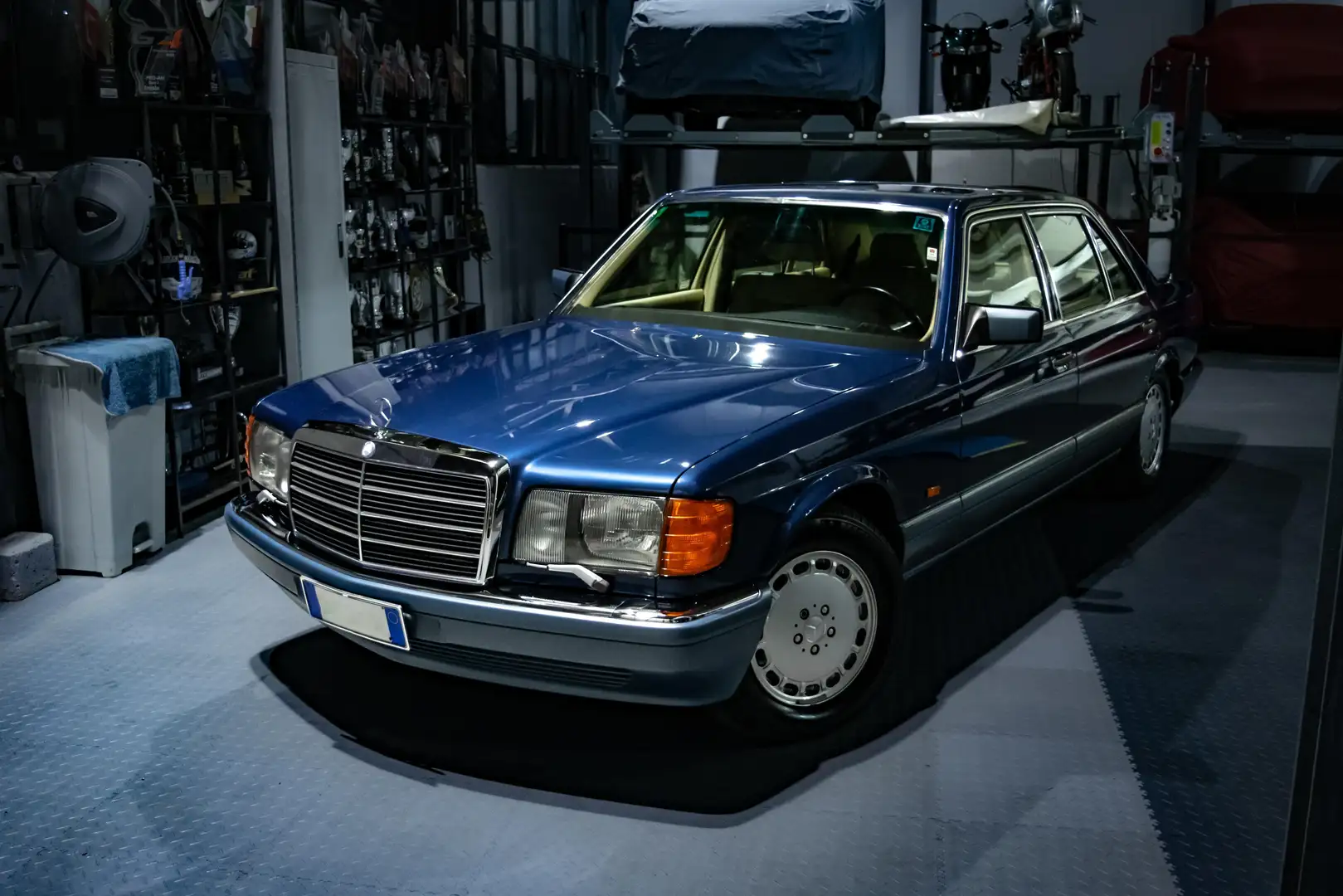 Mercedes-Benz S 560 SEL - 1