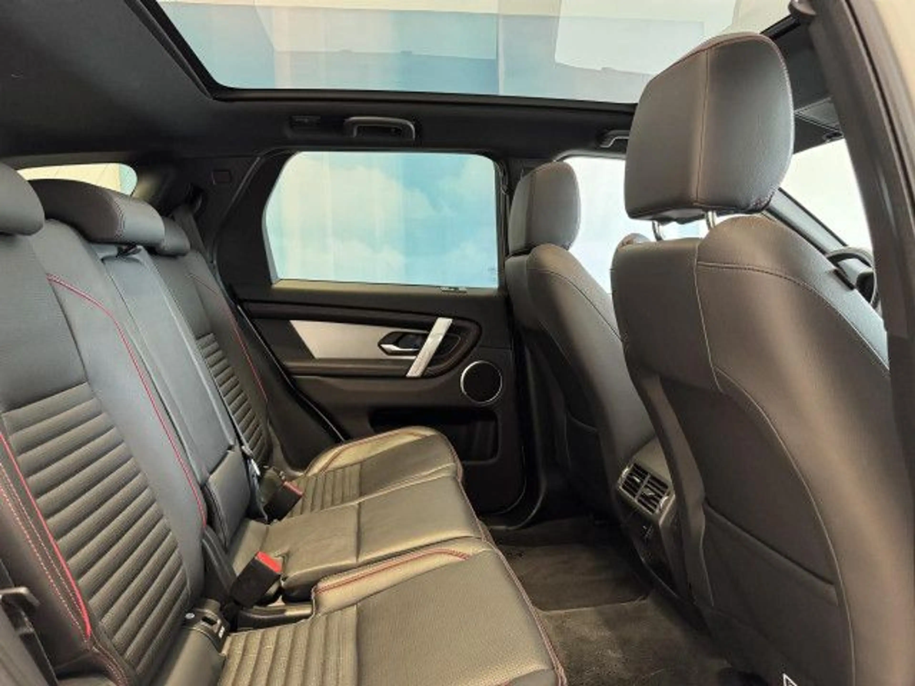 Land Rover Discovery Sport D200 R-Dyn SE Pano AHK WinterPaket — photo 6