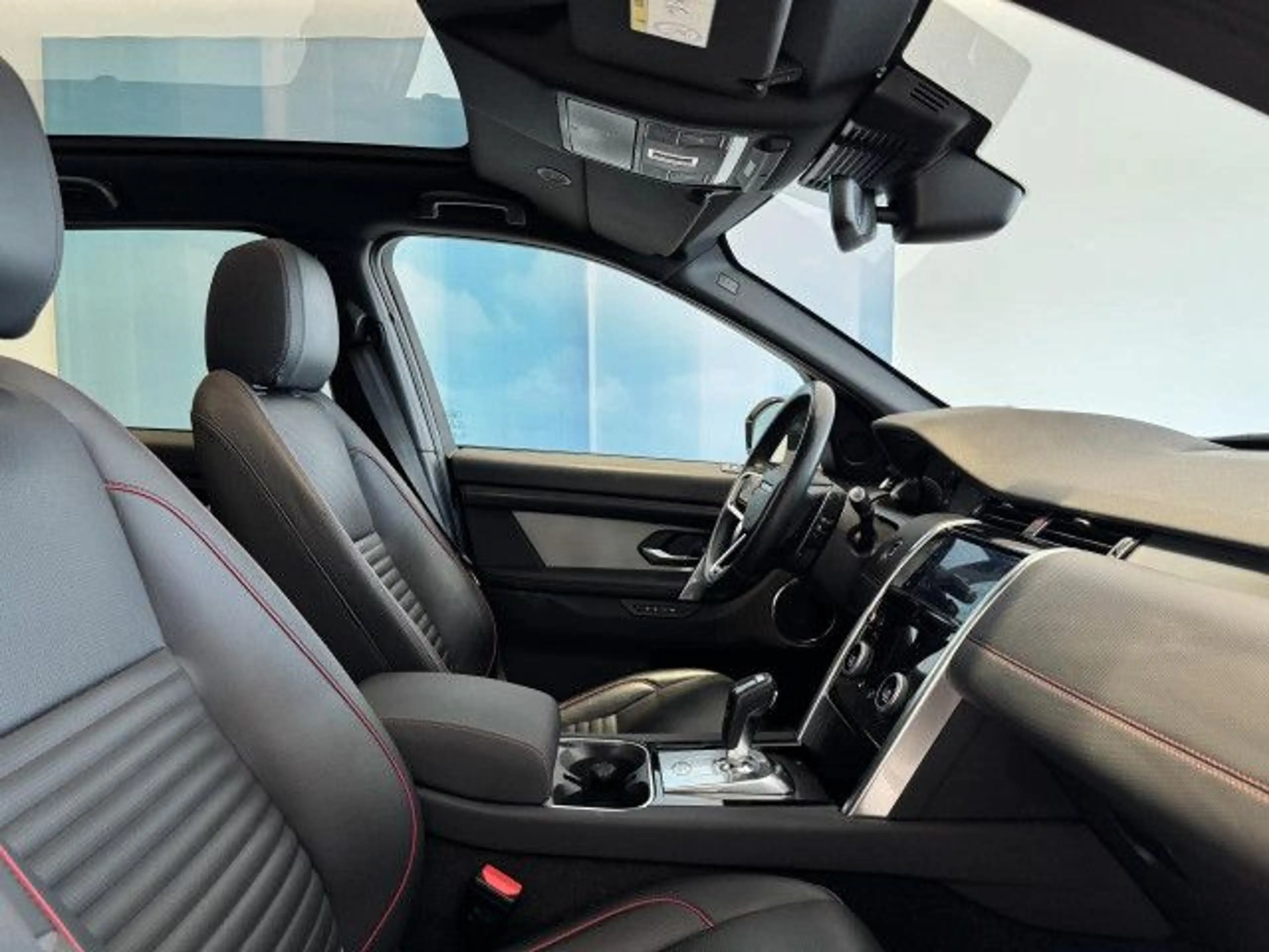 Land Rover Discovery Sport D200 R-Dyn SE Pano AHK WinterPaket — photo 4