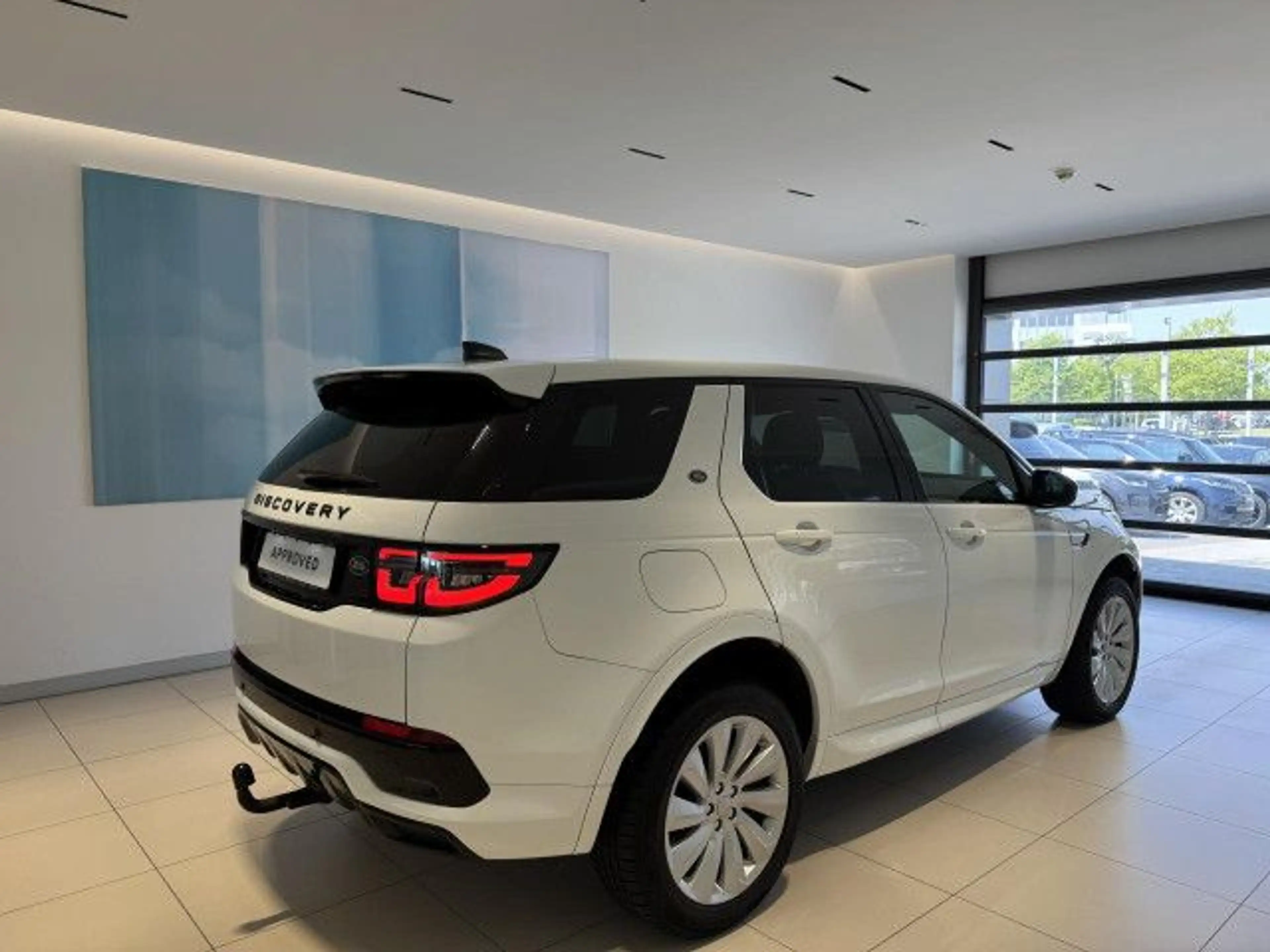 Land Rover Discovery Sport D200 R-Dyn SE Pano AHK WinterPaket — photo 3