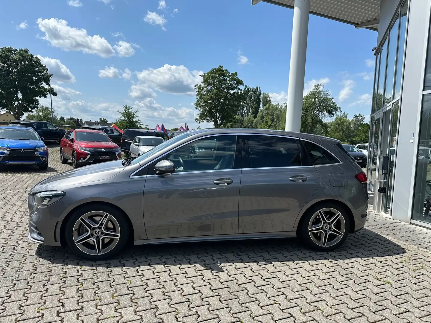 Mercedes-Benz B 220 AMG LINE/AUT/NAV/LED/R-KAM/M-BUX Info/18ZO Grau - 2